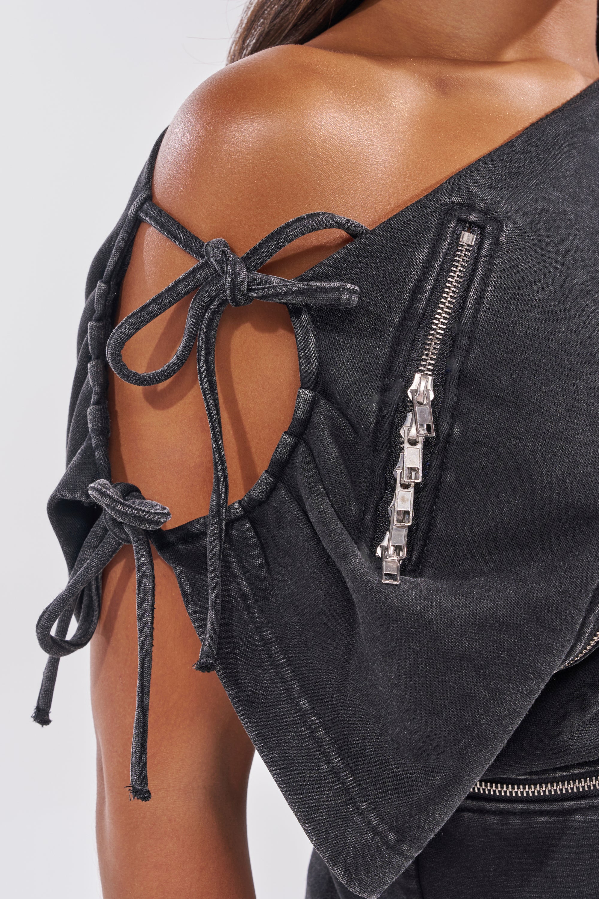 ROGUE ZIPPER ASYMMETRIC TEE