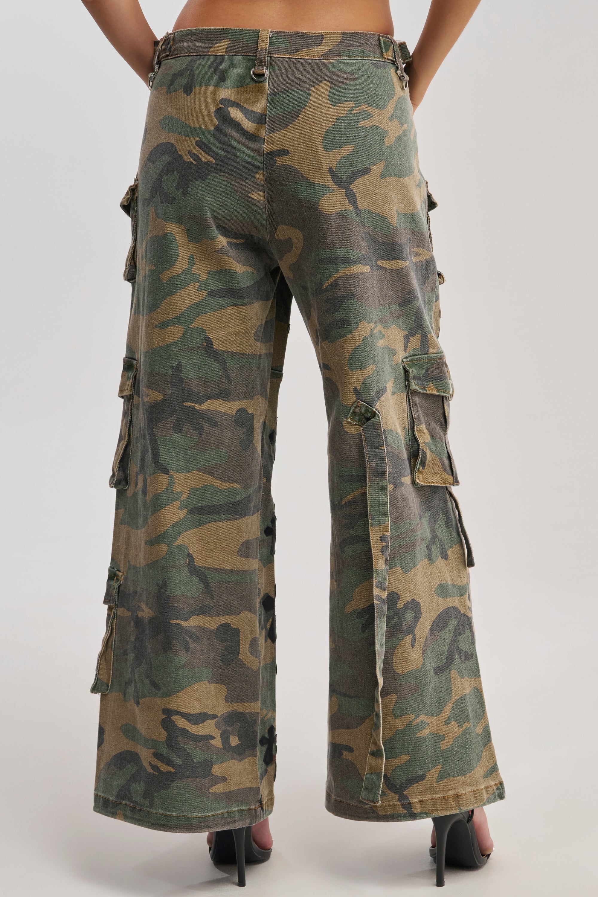 DOWN AND DIRTY CAMO CARGO PANT