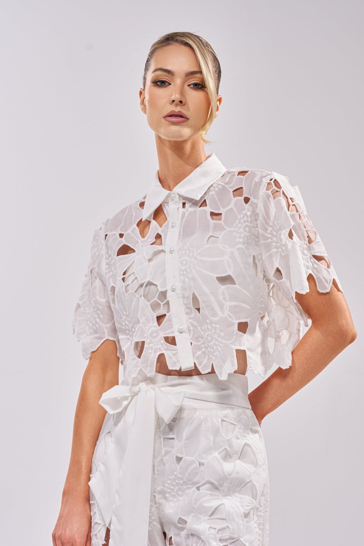 DOLLY FLORAL BUTTON DOWN IN WHITE