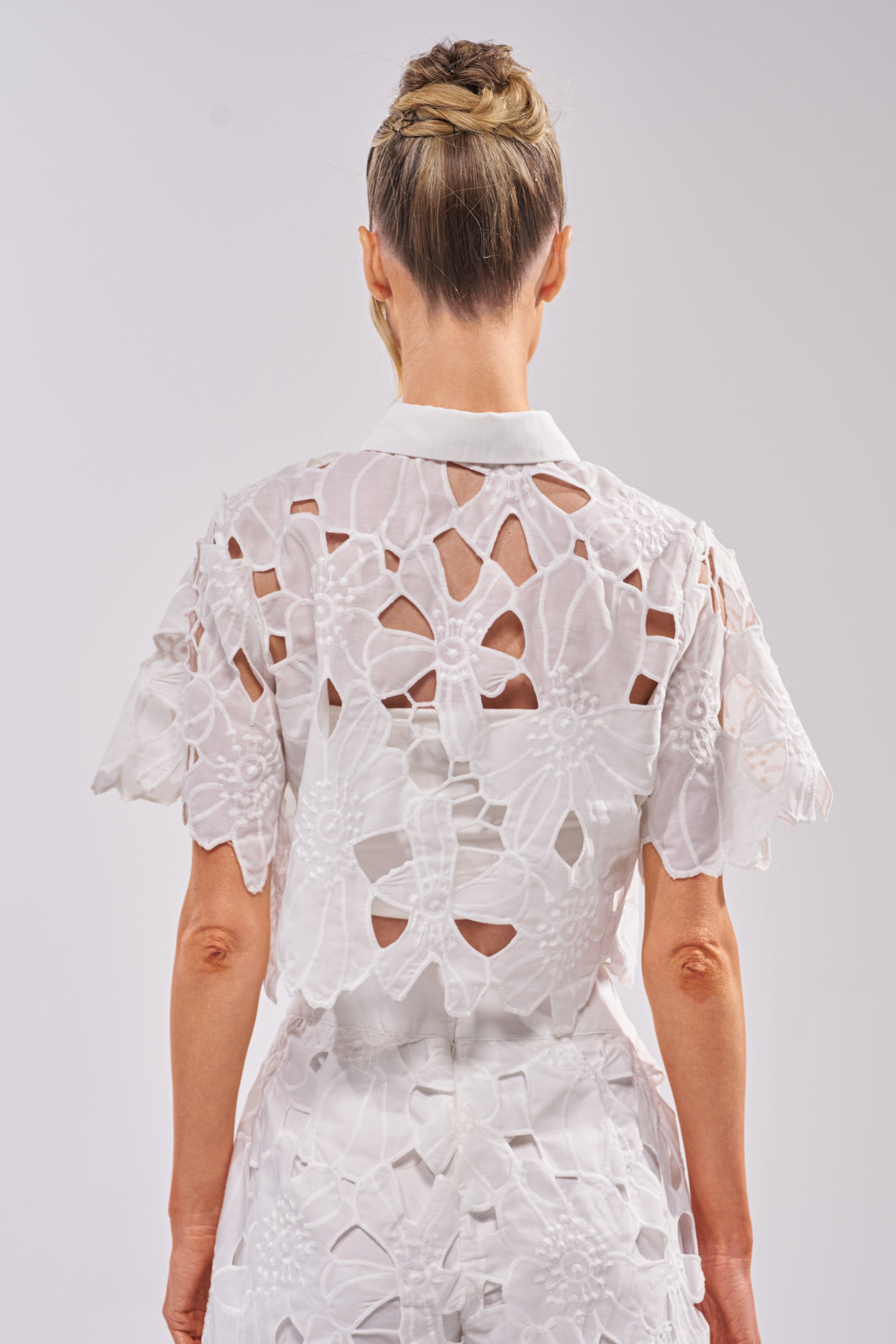 DOLLY FLORAL BUTTON DOWN IN WHITE
