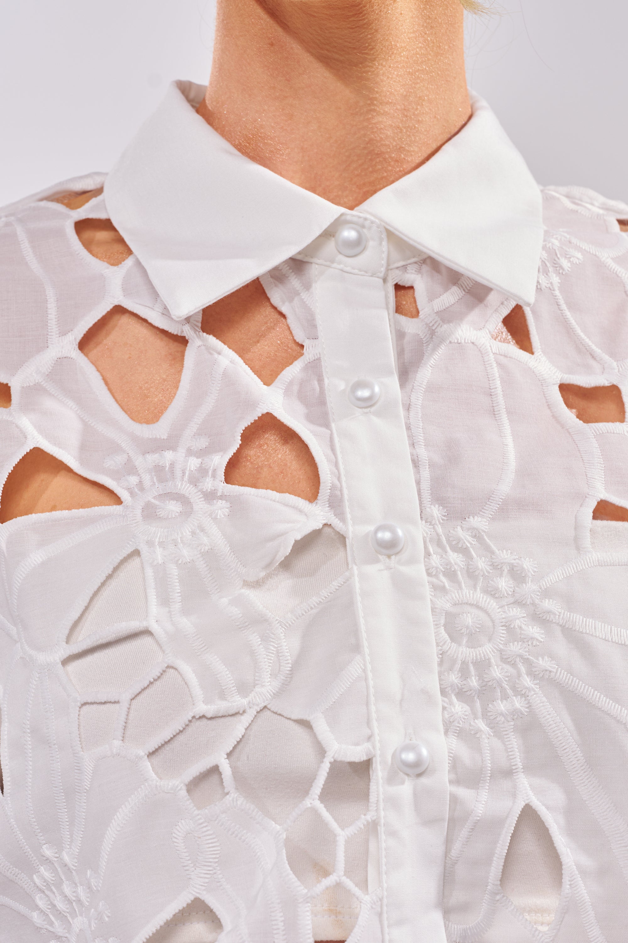 DOLLY FLORAL BUTTON DOWN IN WHITE