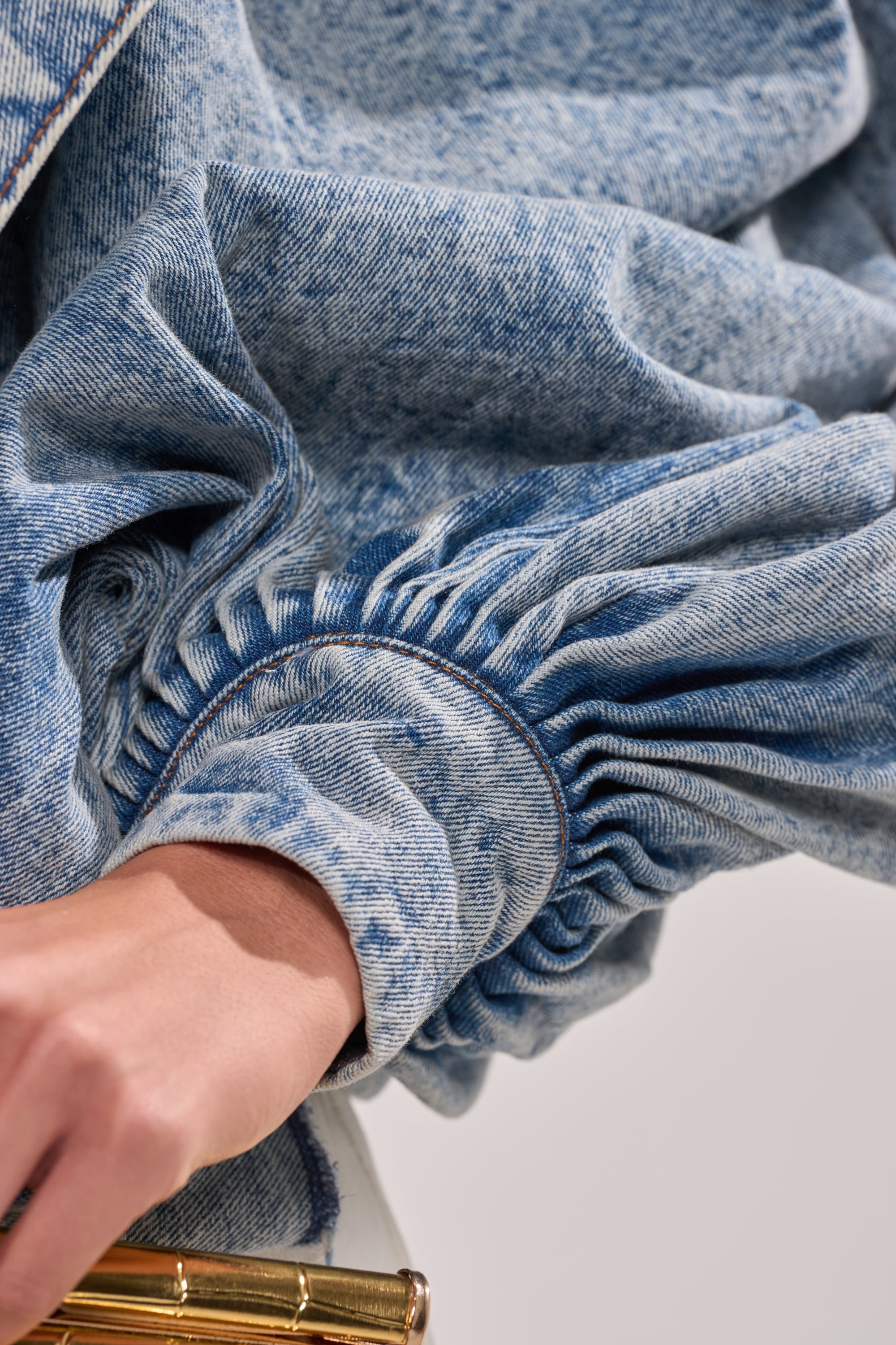 NEW DREAM PUFF SLEEVE TOP