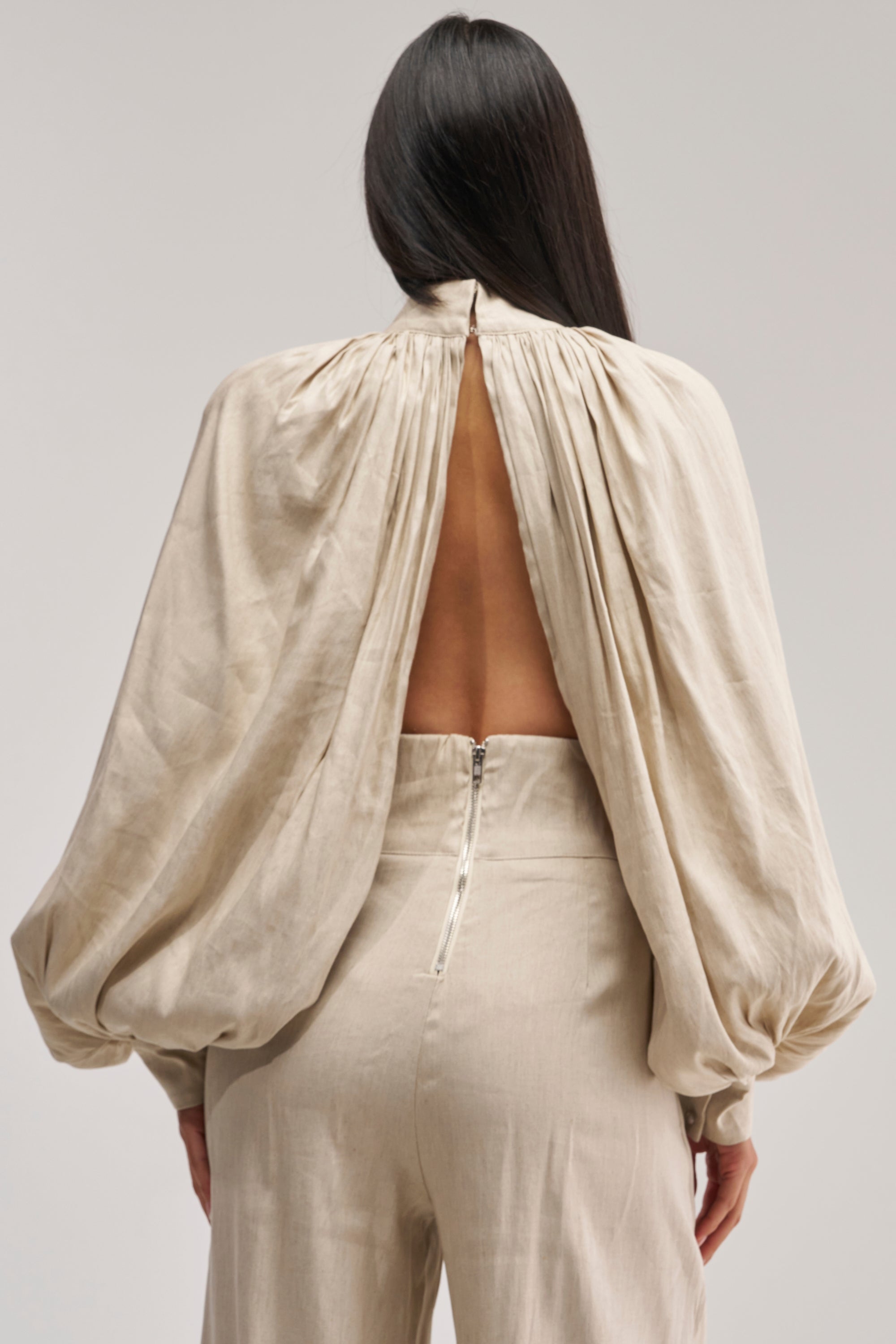 MASTERPIECE PUFF LONG SLEEVE TOP IN LINEN