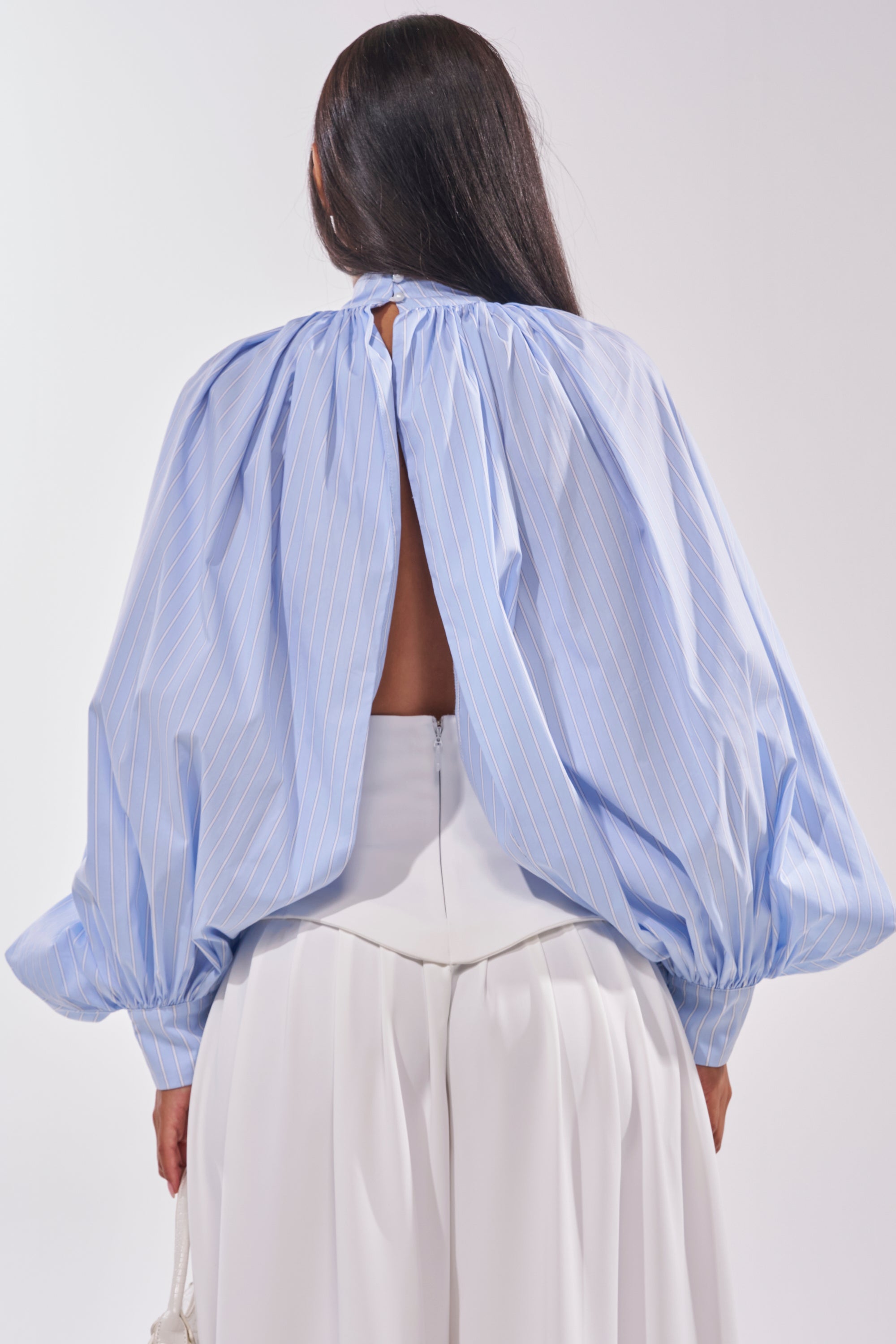 MASTERPIECE POPLIN PUFF LONG SLEEVE TOP IN BLUE