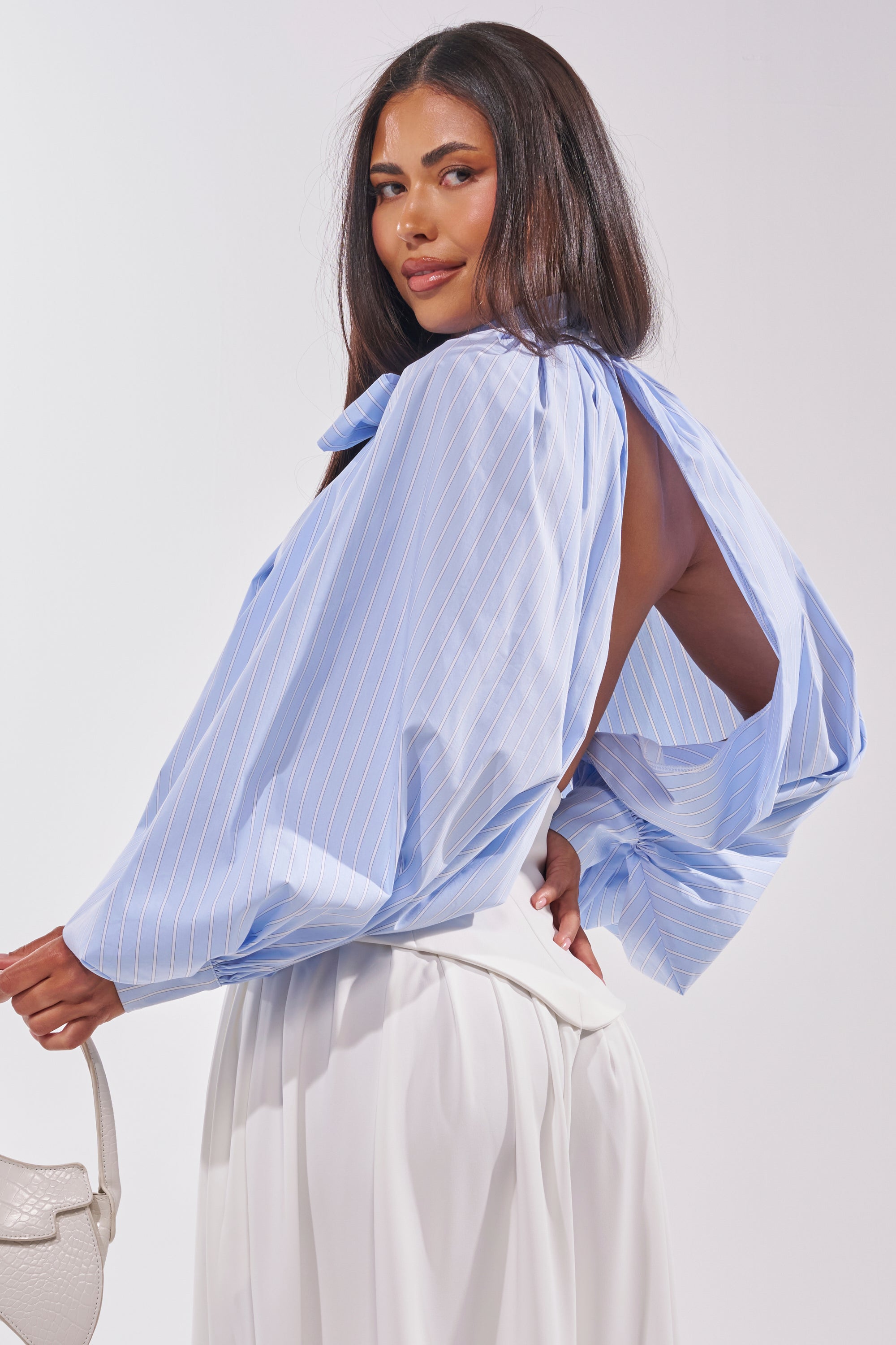 MASTERPIECE POPLIN PUFF LONG SLEEVE TOP IN BLUE