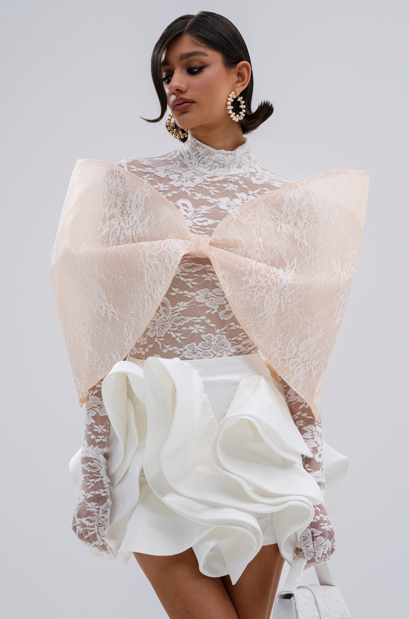I'M A STAR LACE BOW TOP