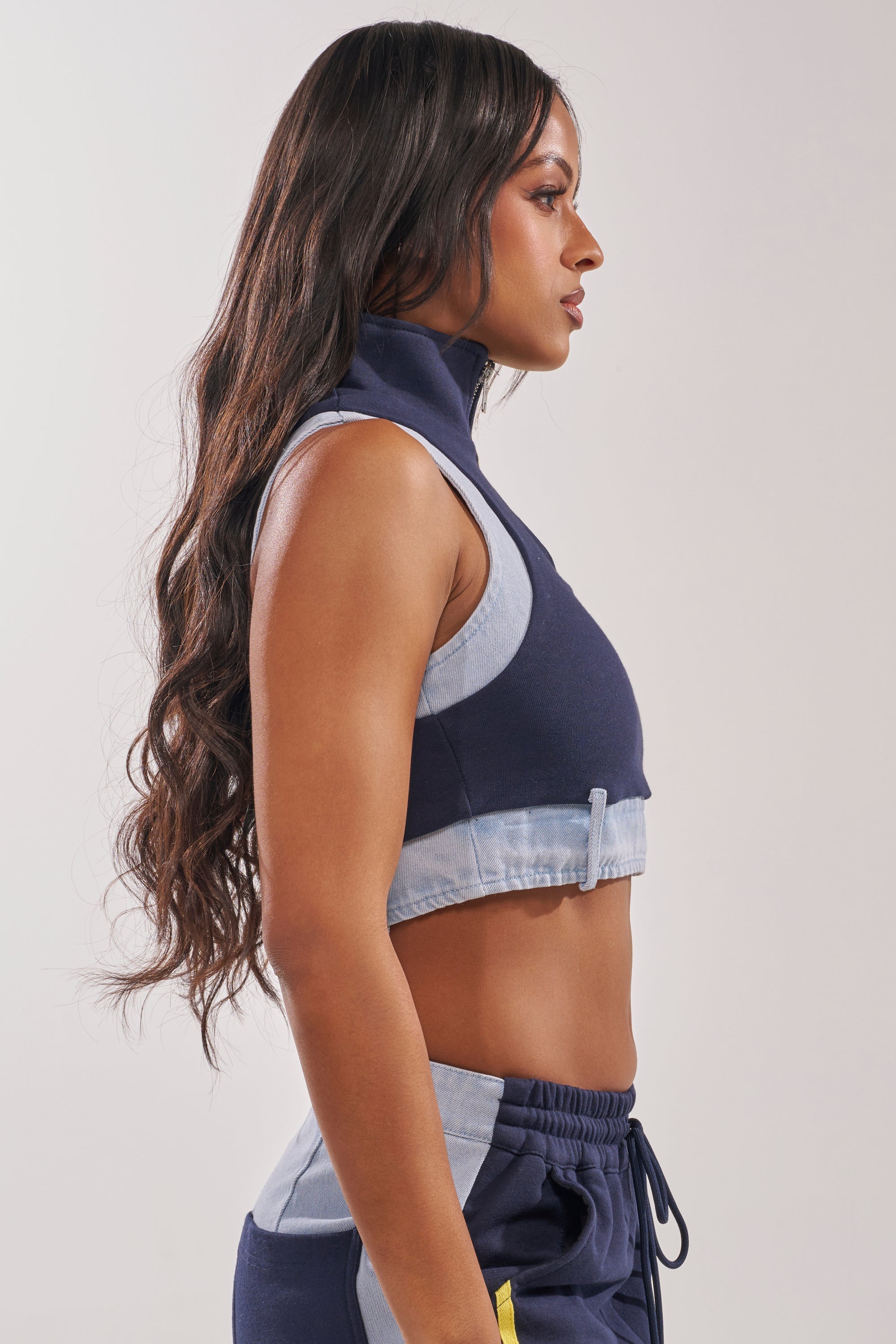 HEADS UP QUARTER ZIP SLEEVELESS TOP IN NAVY