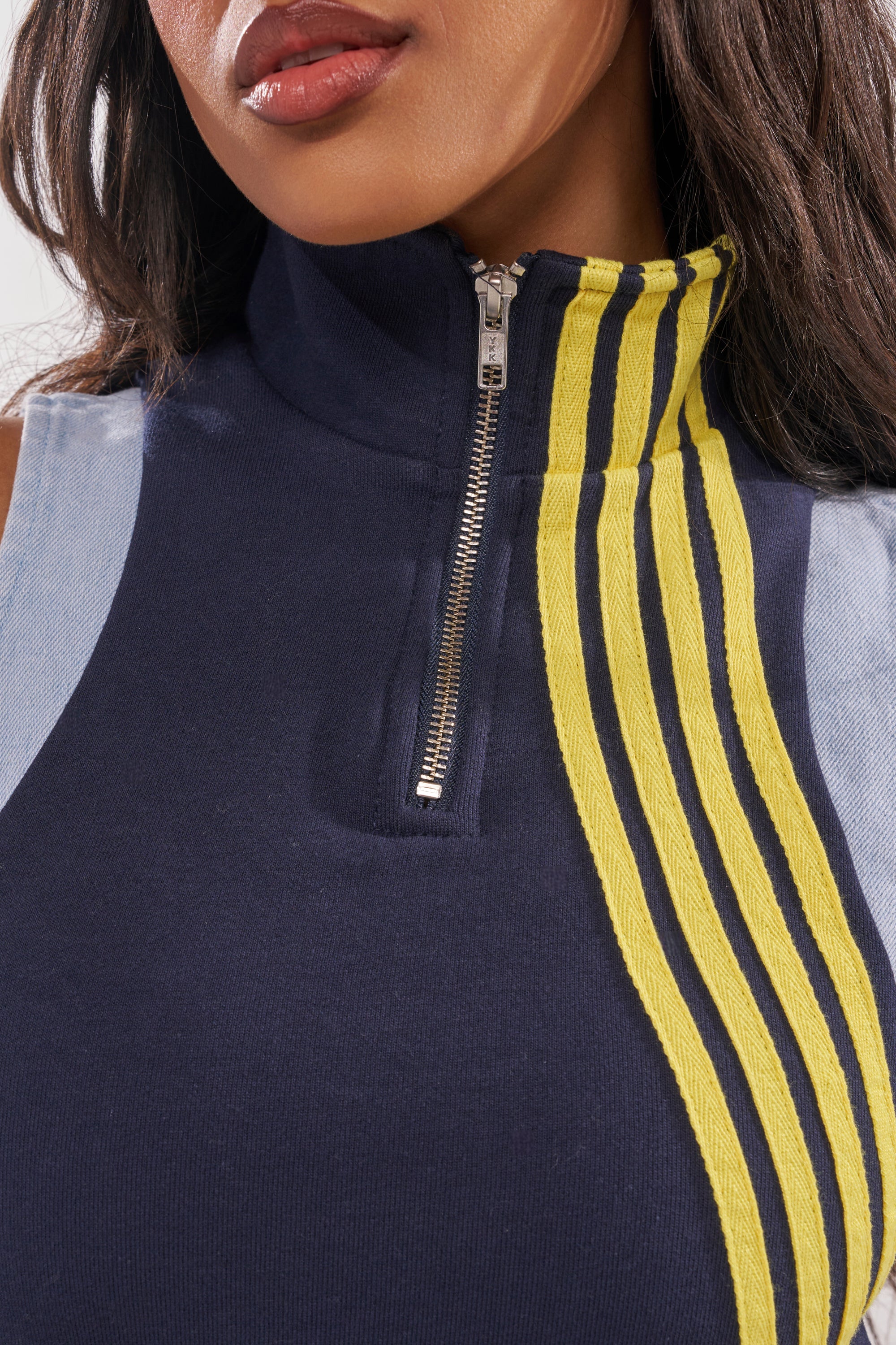 HEADS UP QUARTER ZIP SLEEVELESS TOP IN NAVY
