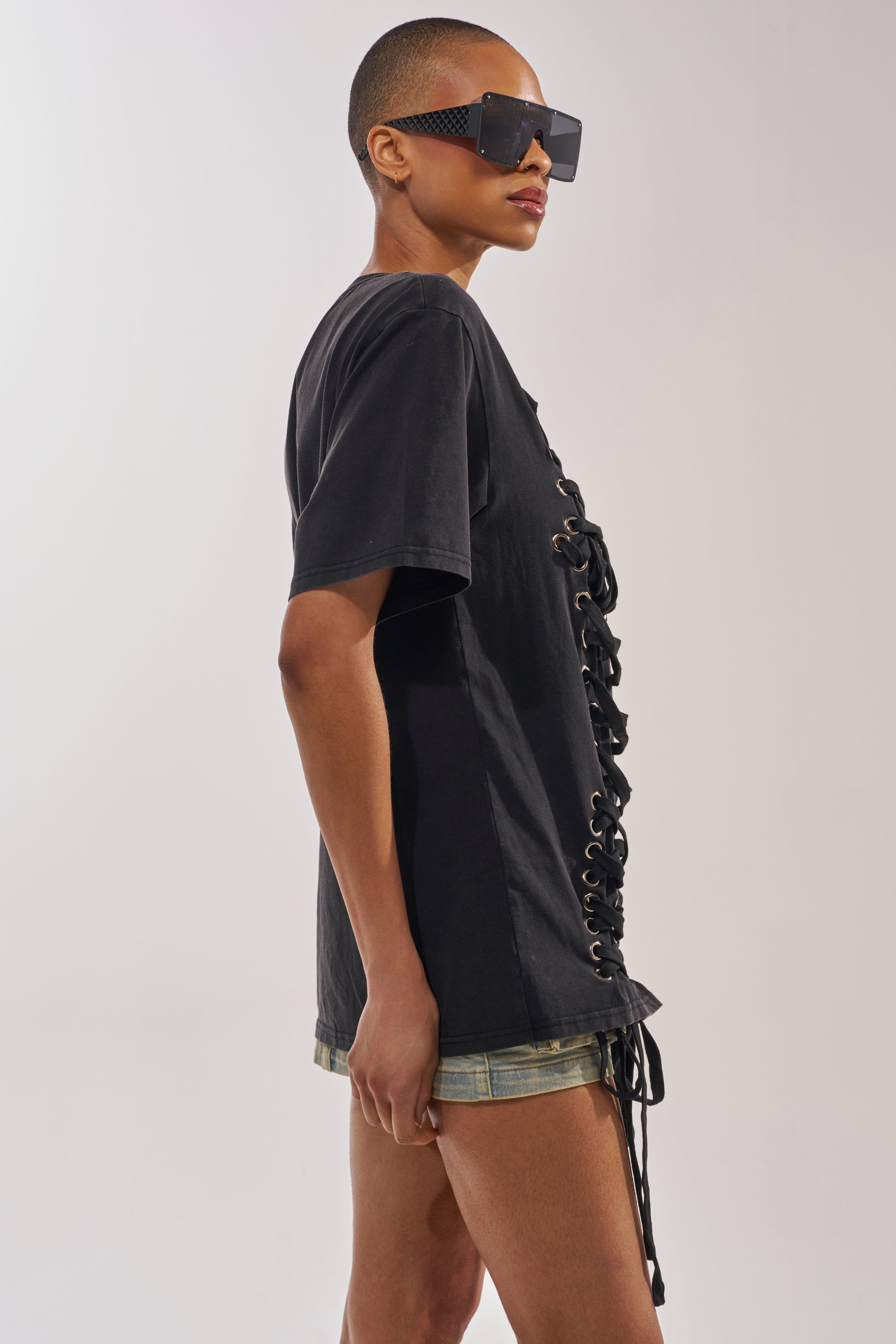 LACED UP MINERAL WASH T-SHIRT