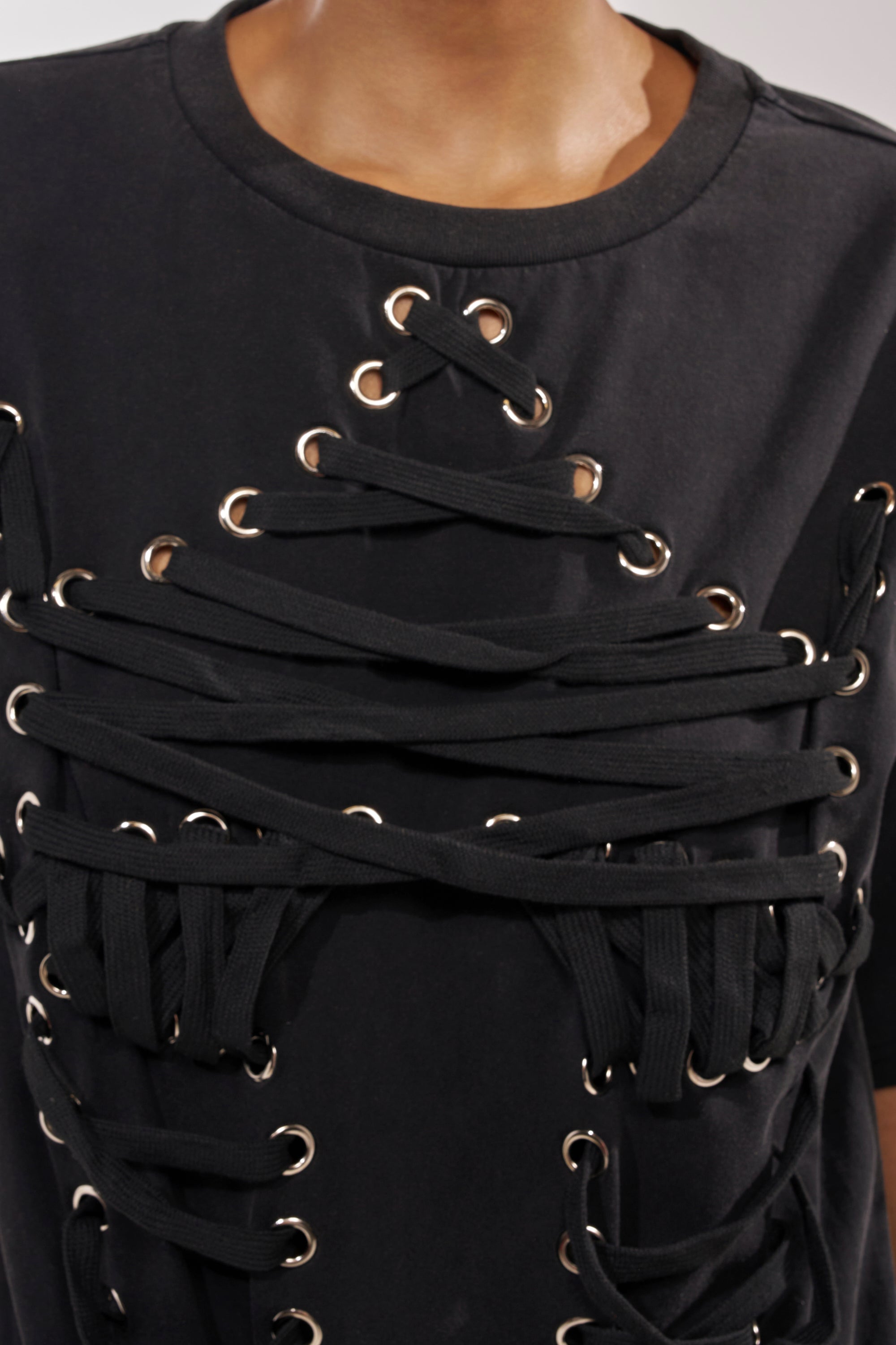 LACED UP MINERAL WASH T-SHIRT