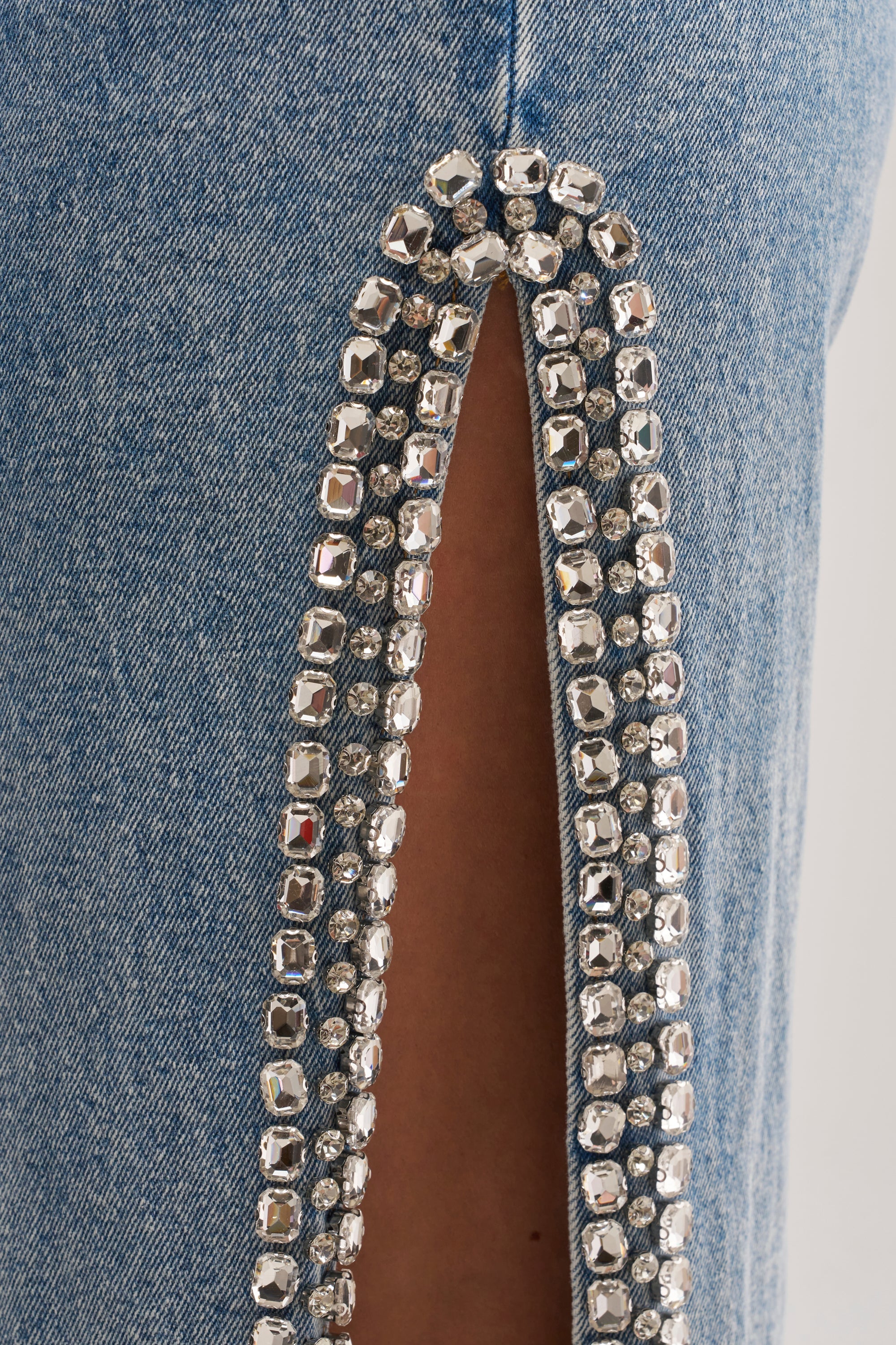 POPPING OUT RHINESTONE DENIM PANT