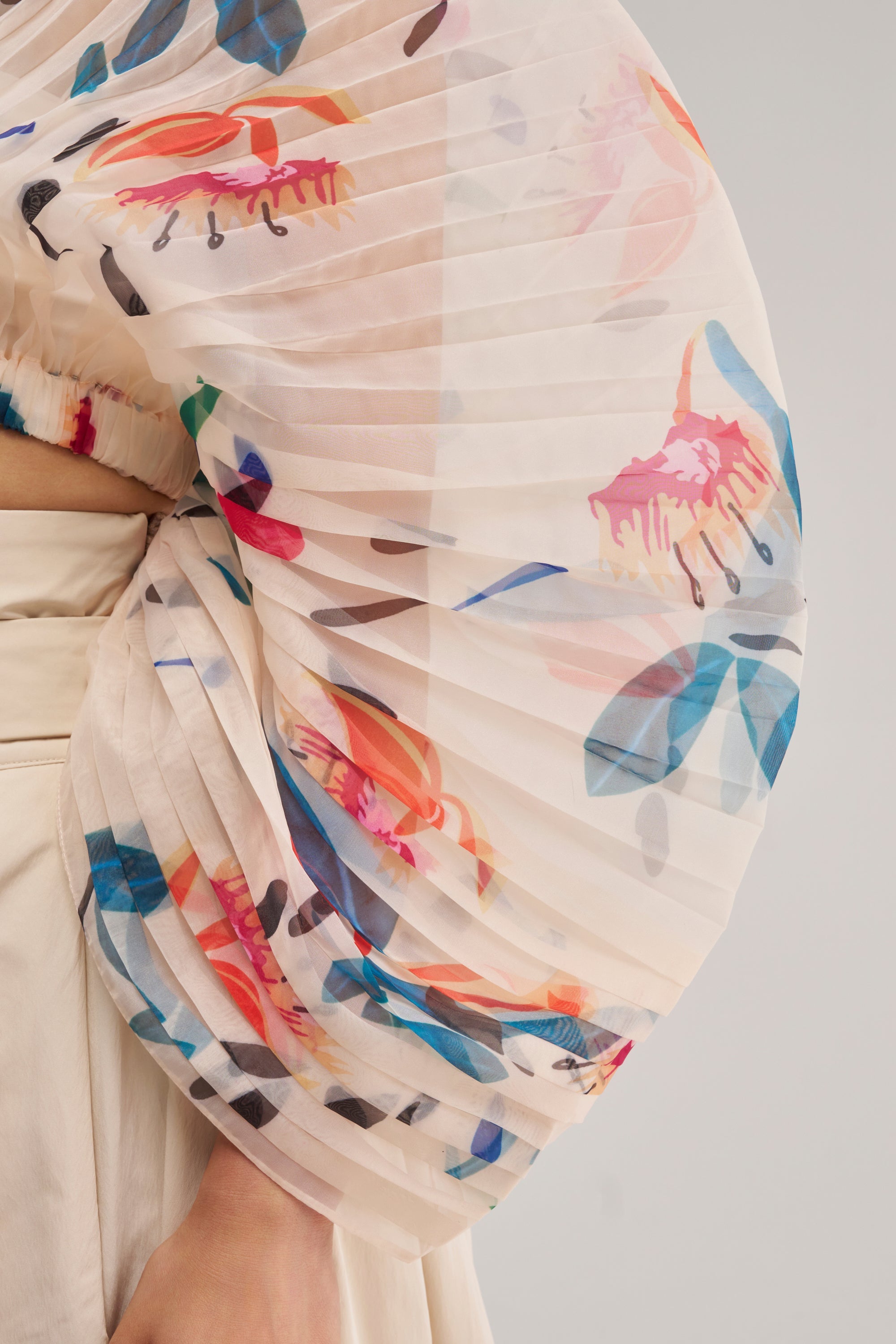 CANDY RAIN PLEATED BLOUSE