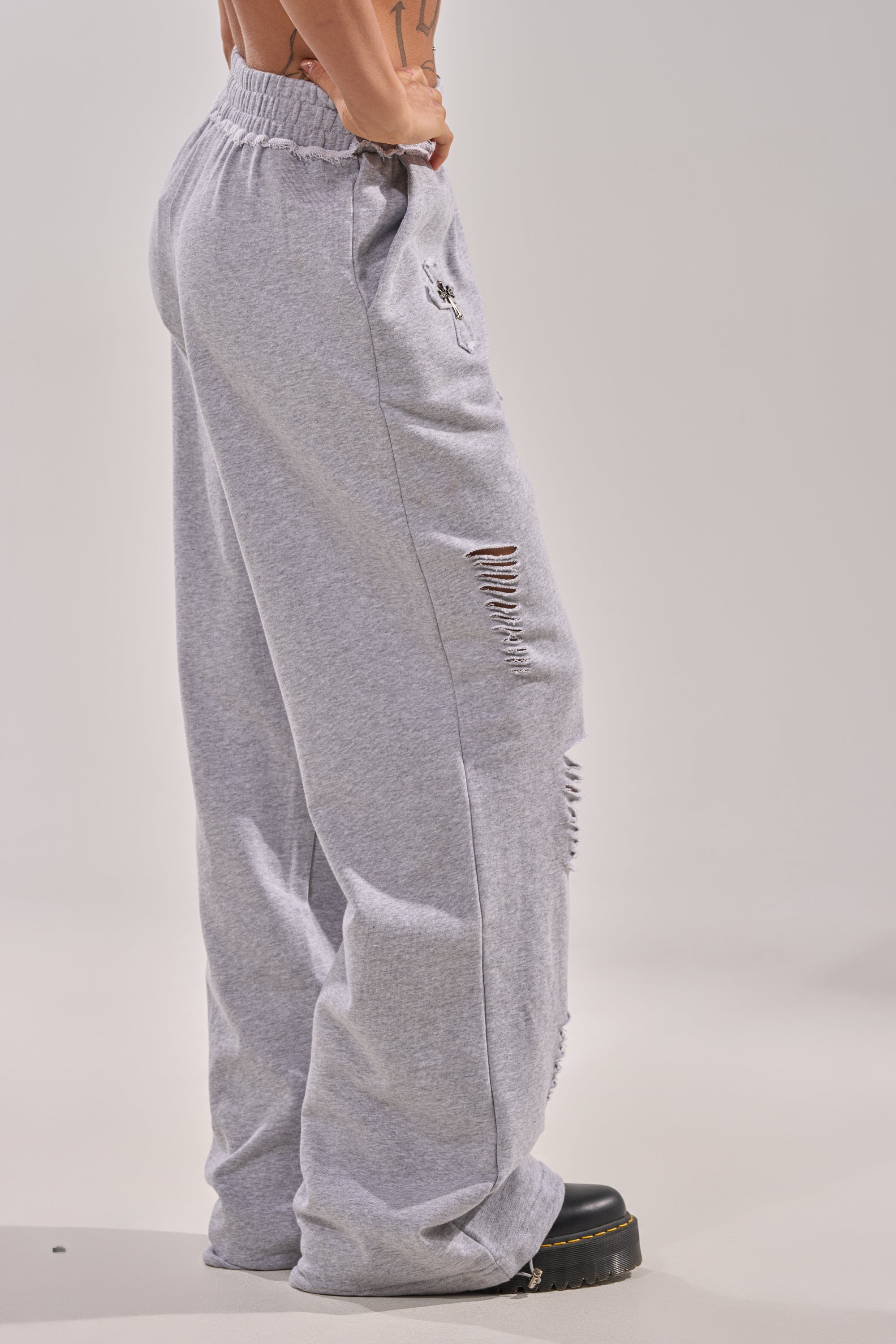 CROSSED OUT DISTRESSED WIDE LEG JOGGER