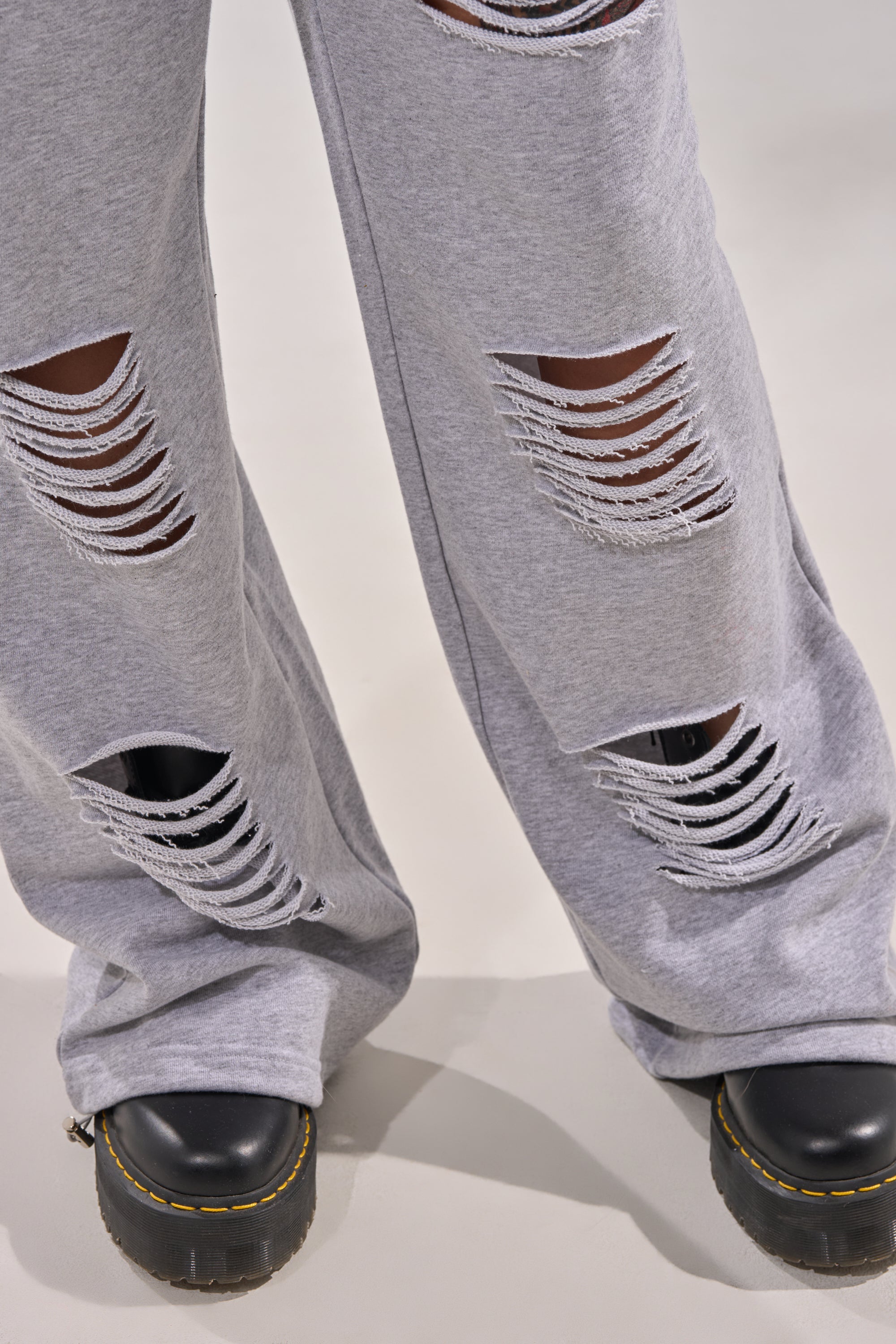 CROSSED OUT DISTRESSED WIDE LEG JOGGER
