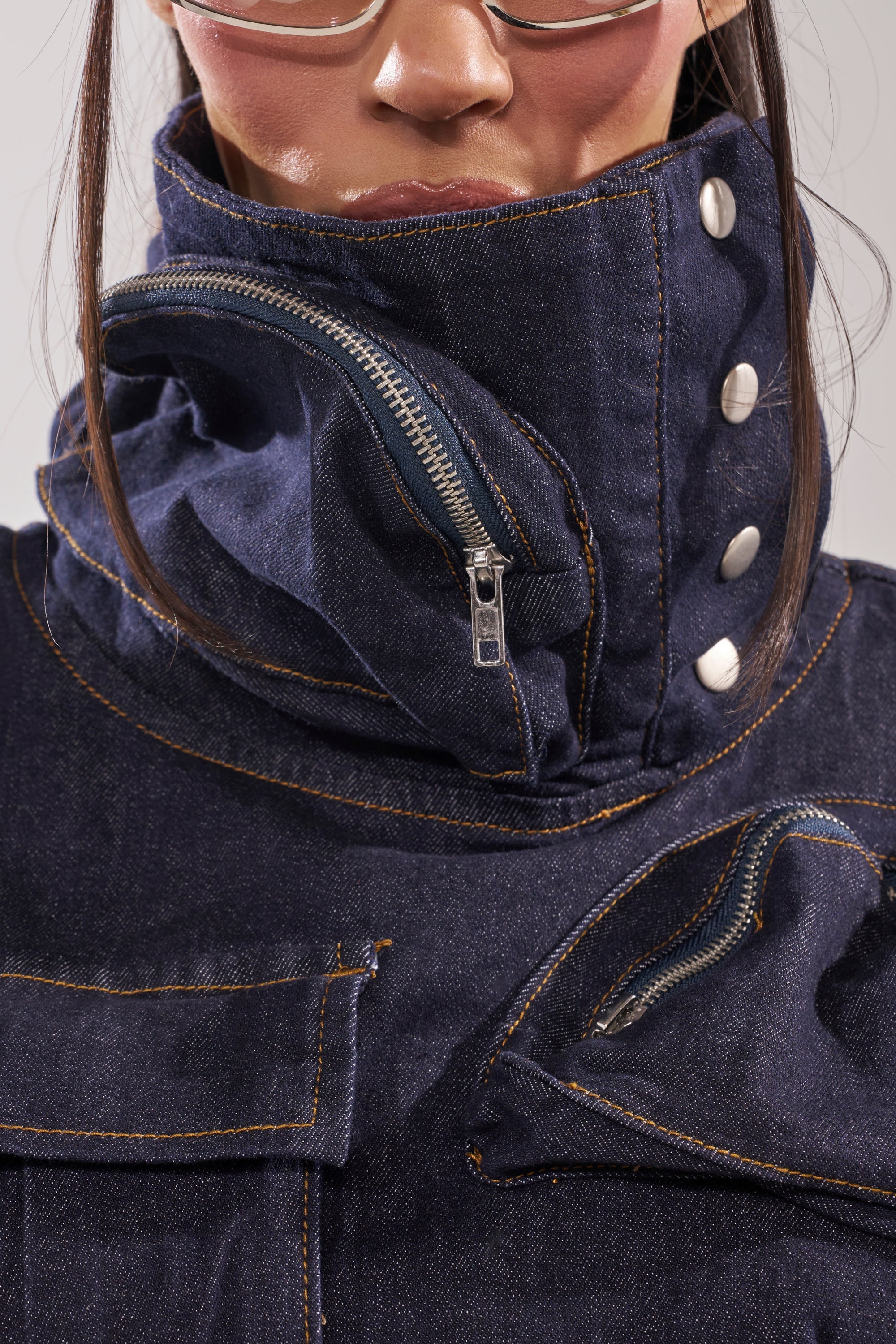 MODEL BEHAVIOR TOP IN DARK BLUE DENIM