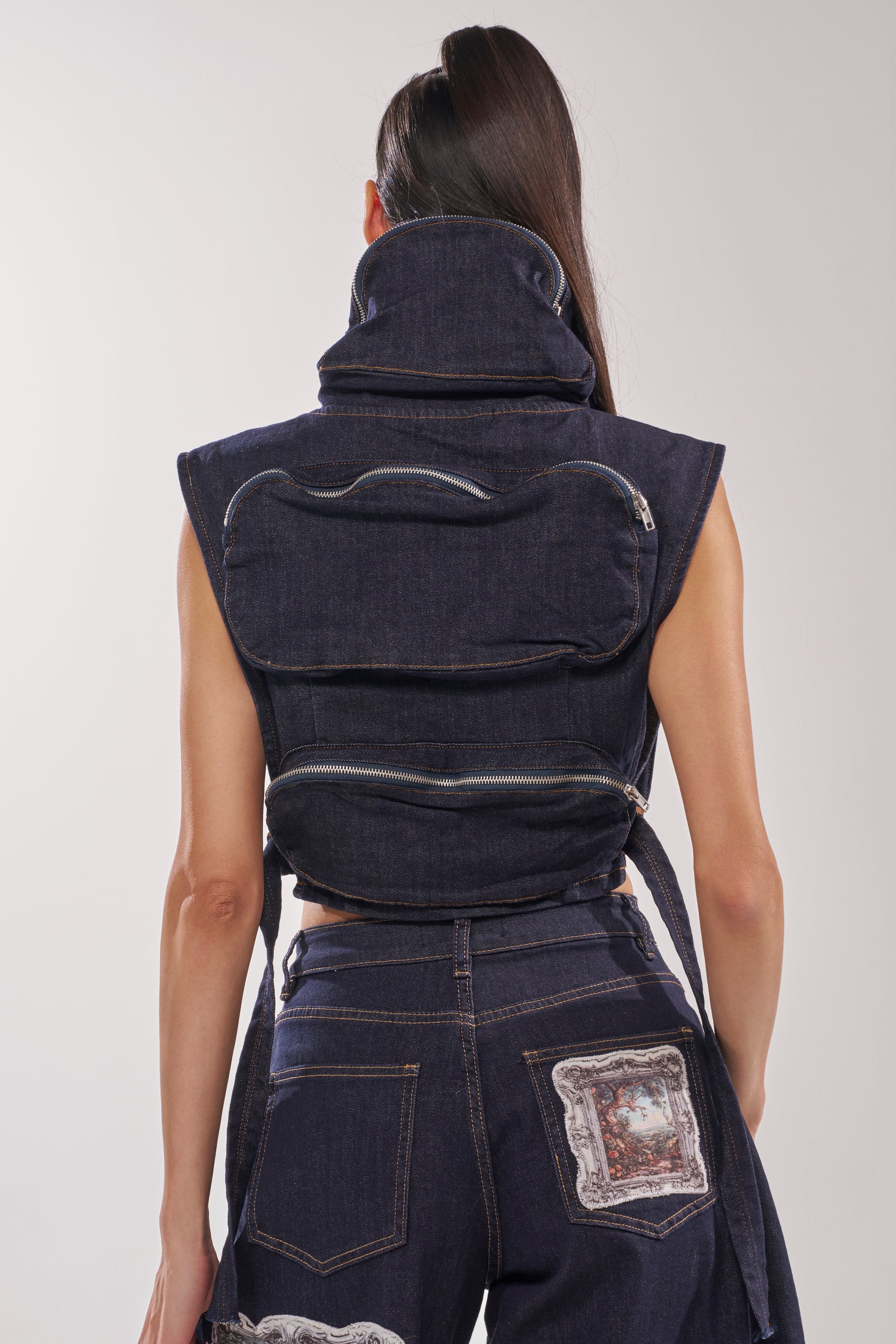 MODEL BEHAVIOR TOP IN DARK BLUE DENIM