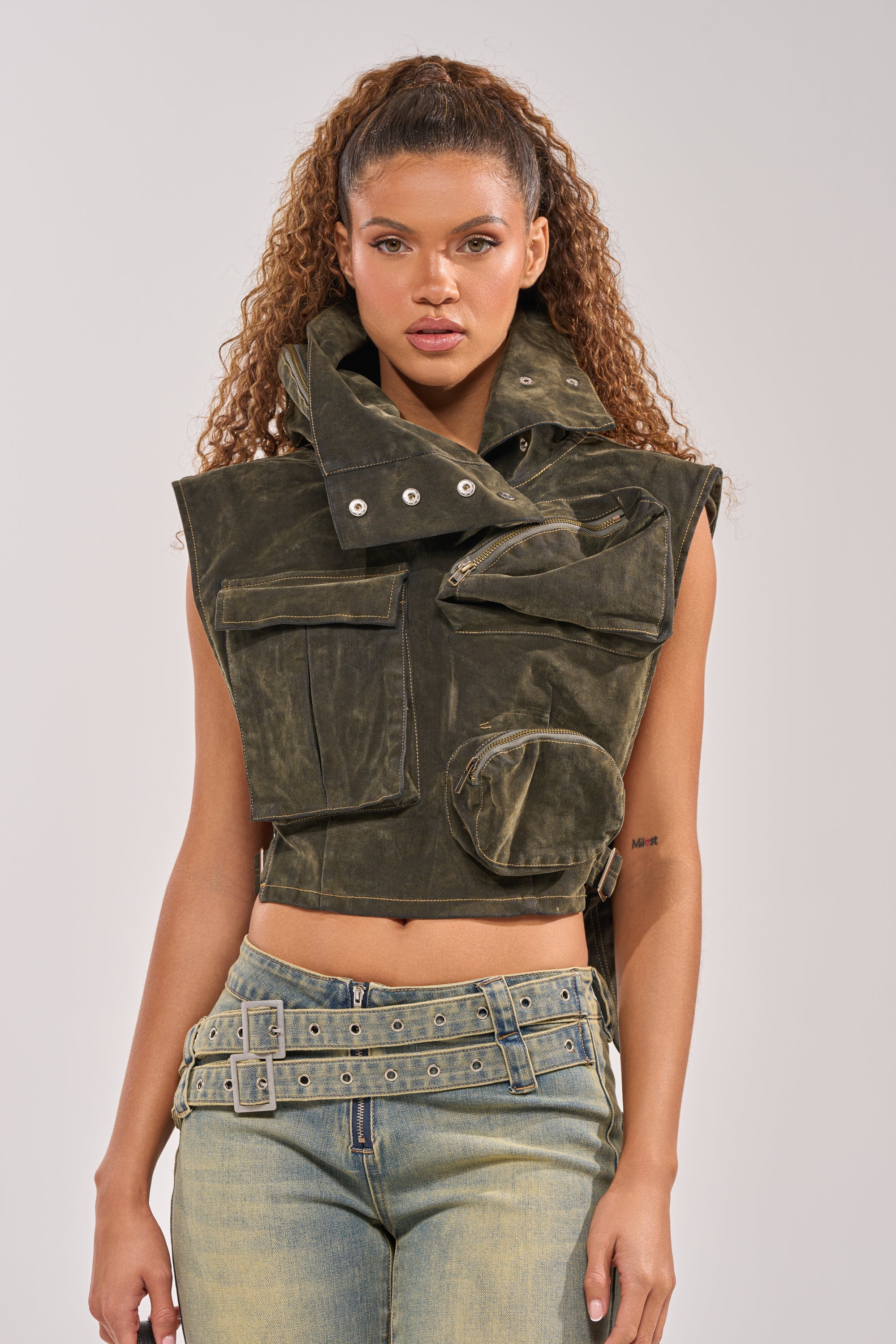 MODEL BEHAVIOR TOP IN DARK OLIVE DENIM