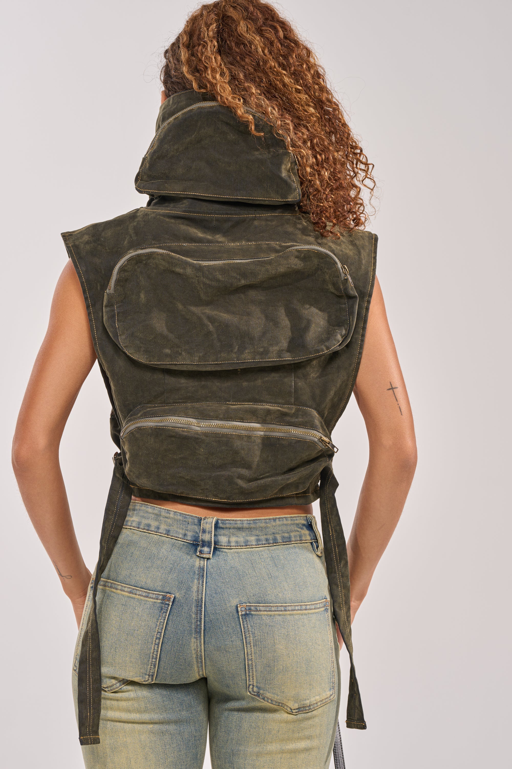 MODEL BEHAVIOR TOP IN DARK OLIVE DENIM