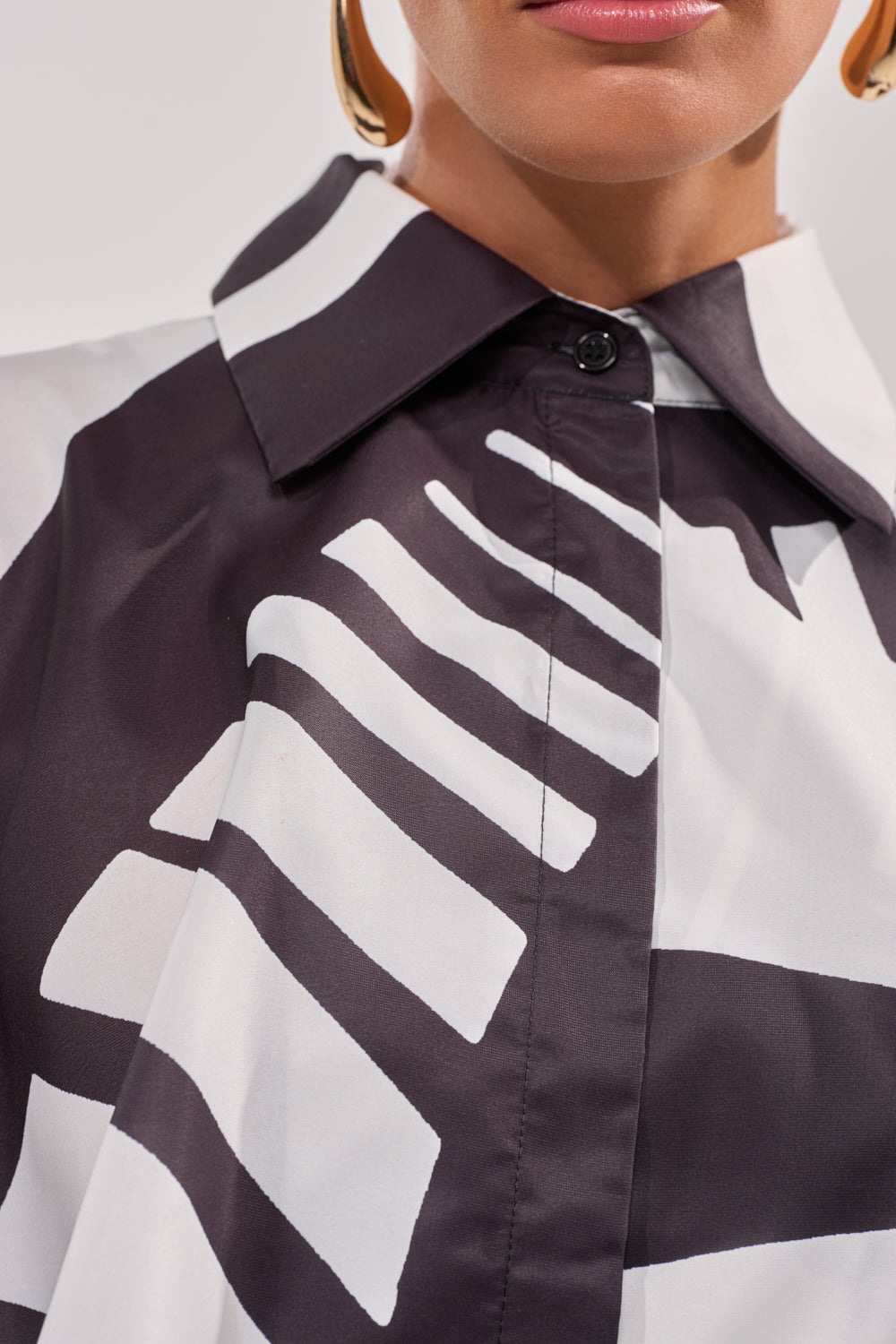 NOIR GODDESS COLLARED CAPE TOP