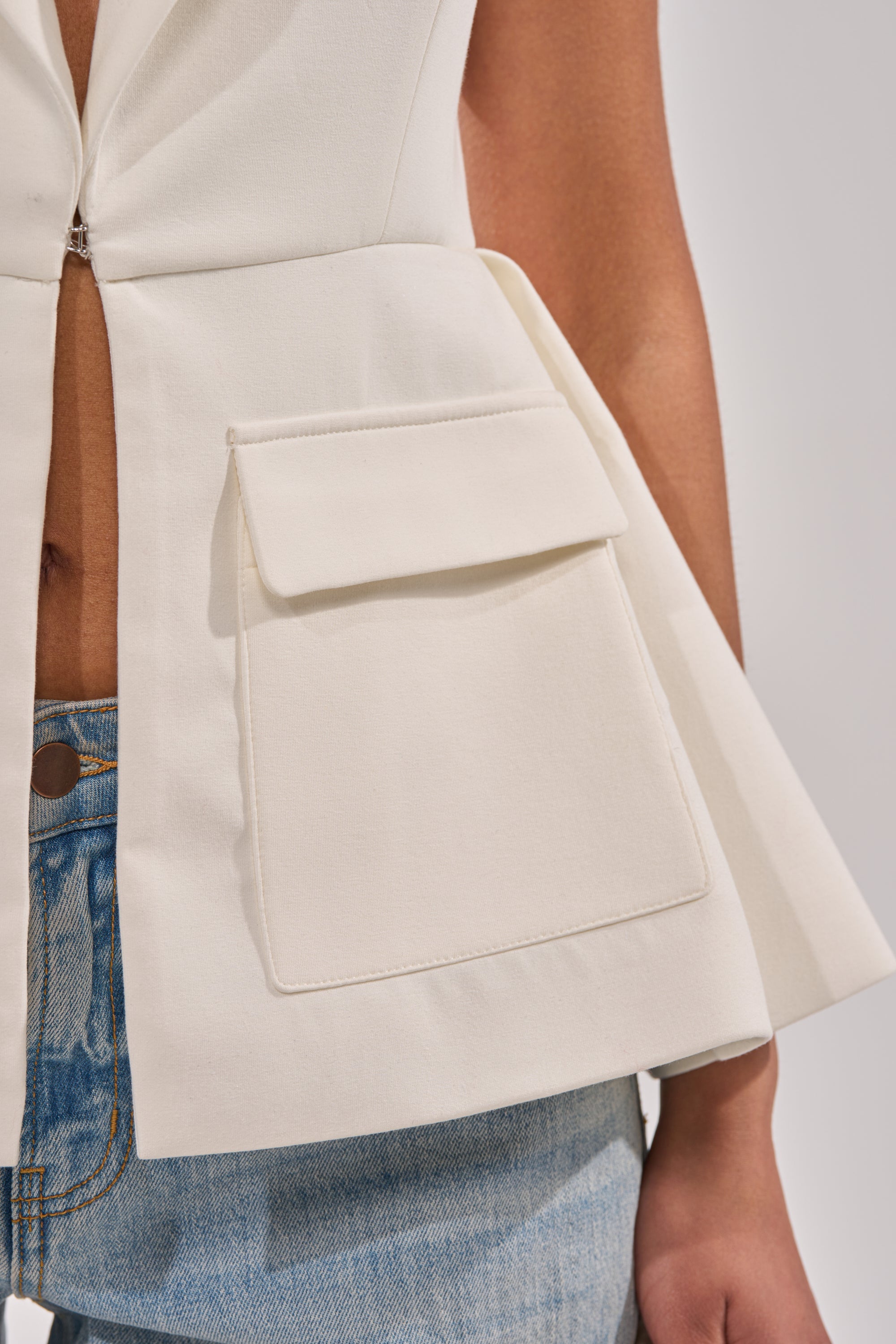 NAOMI BLAZER VEST IN WHITE