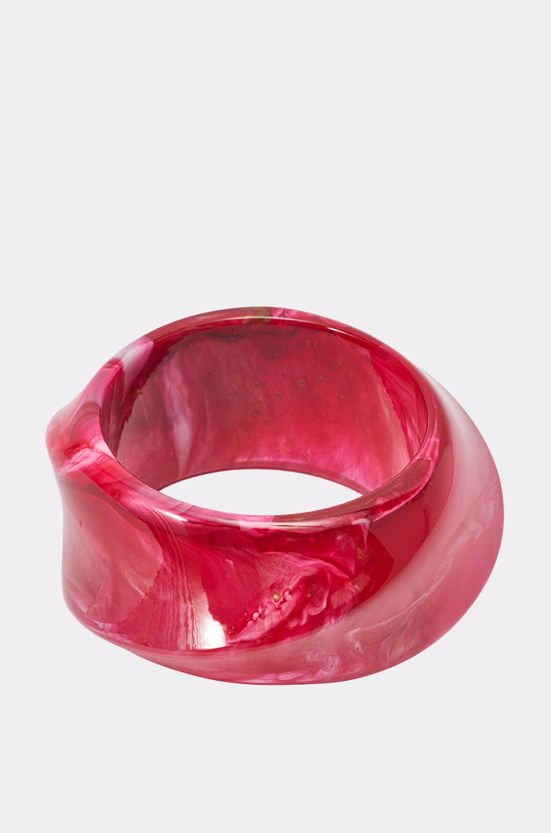 RESIN SWIRL BANGLE IN PINK