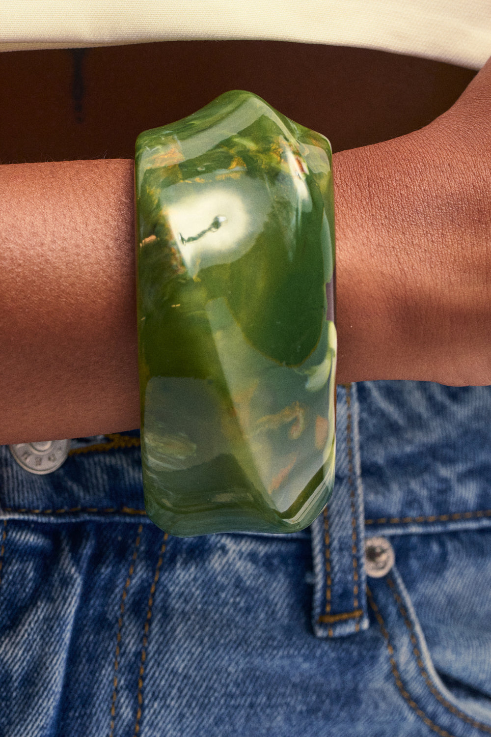 RESIN SWIRL BANGLE IN GREEN