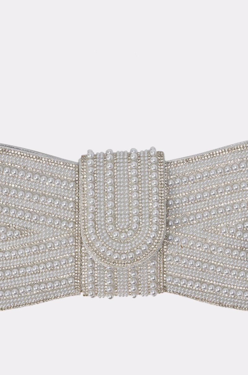 DRESSED TO IMPRESS PEARL BAG IN SILVER