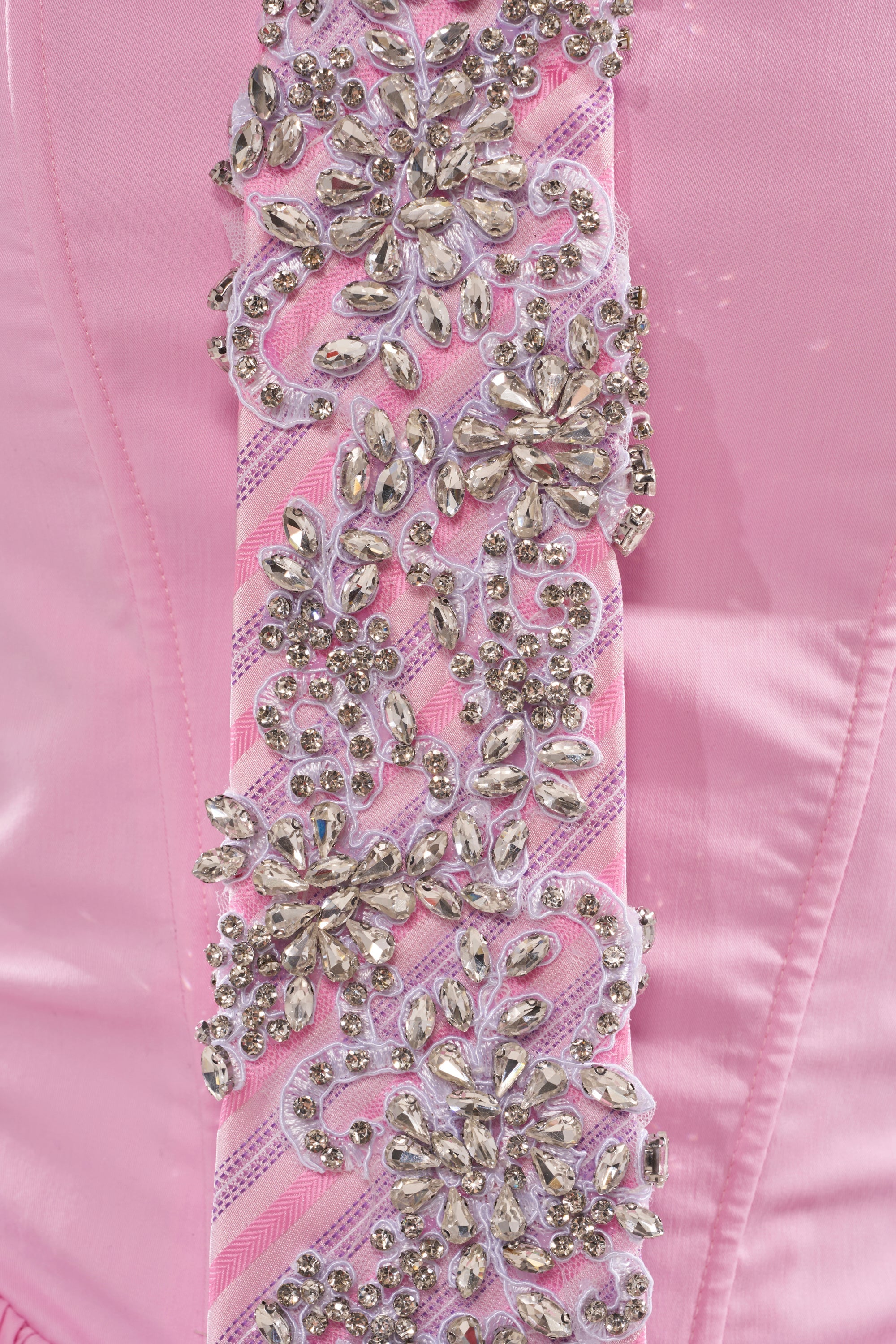 FEMME APPLIQUE TIE