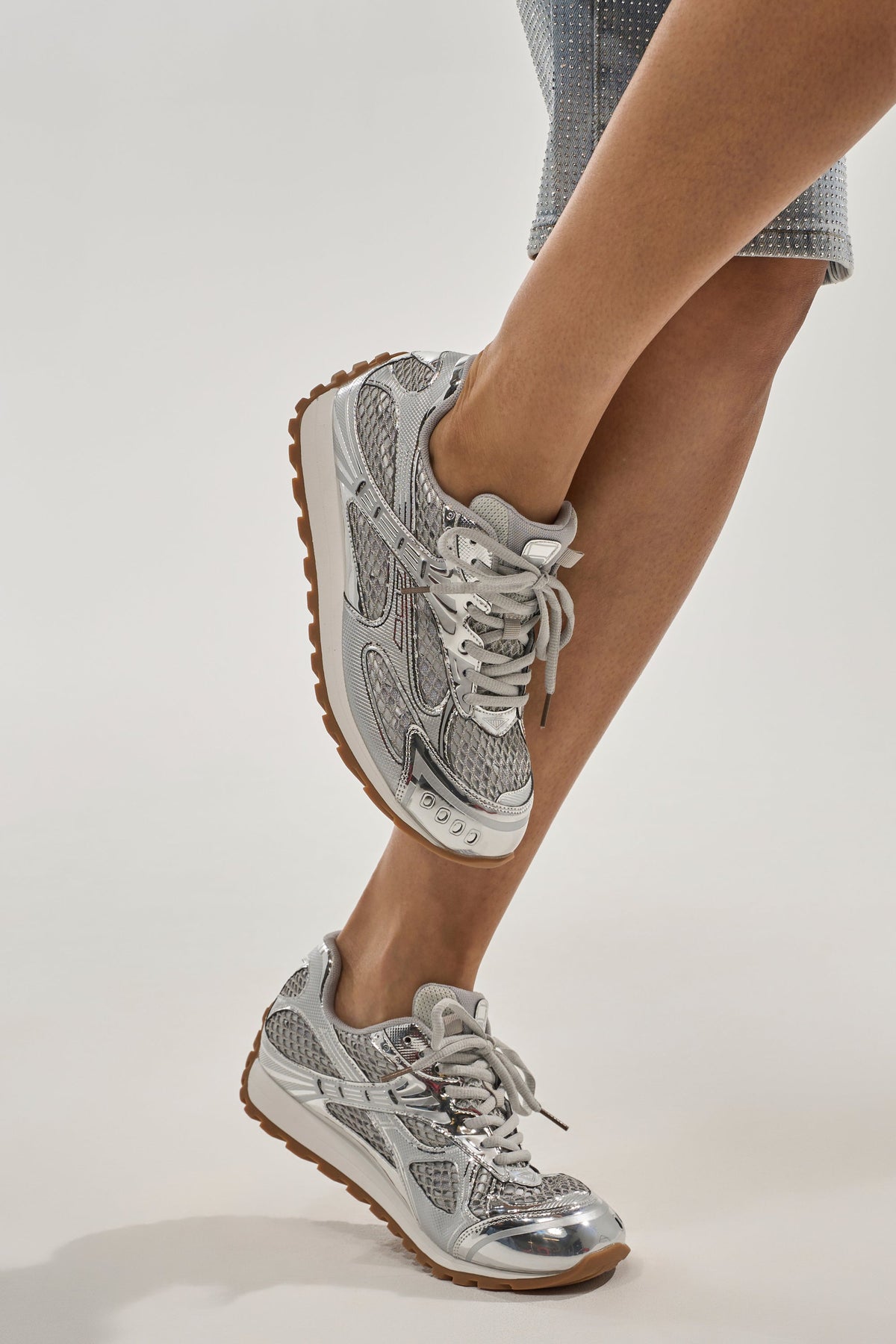 AKIRA GOLD LENIYA SILVER SNEAKER