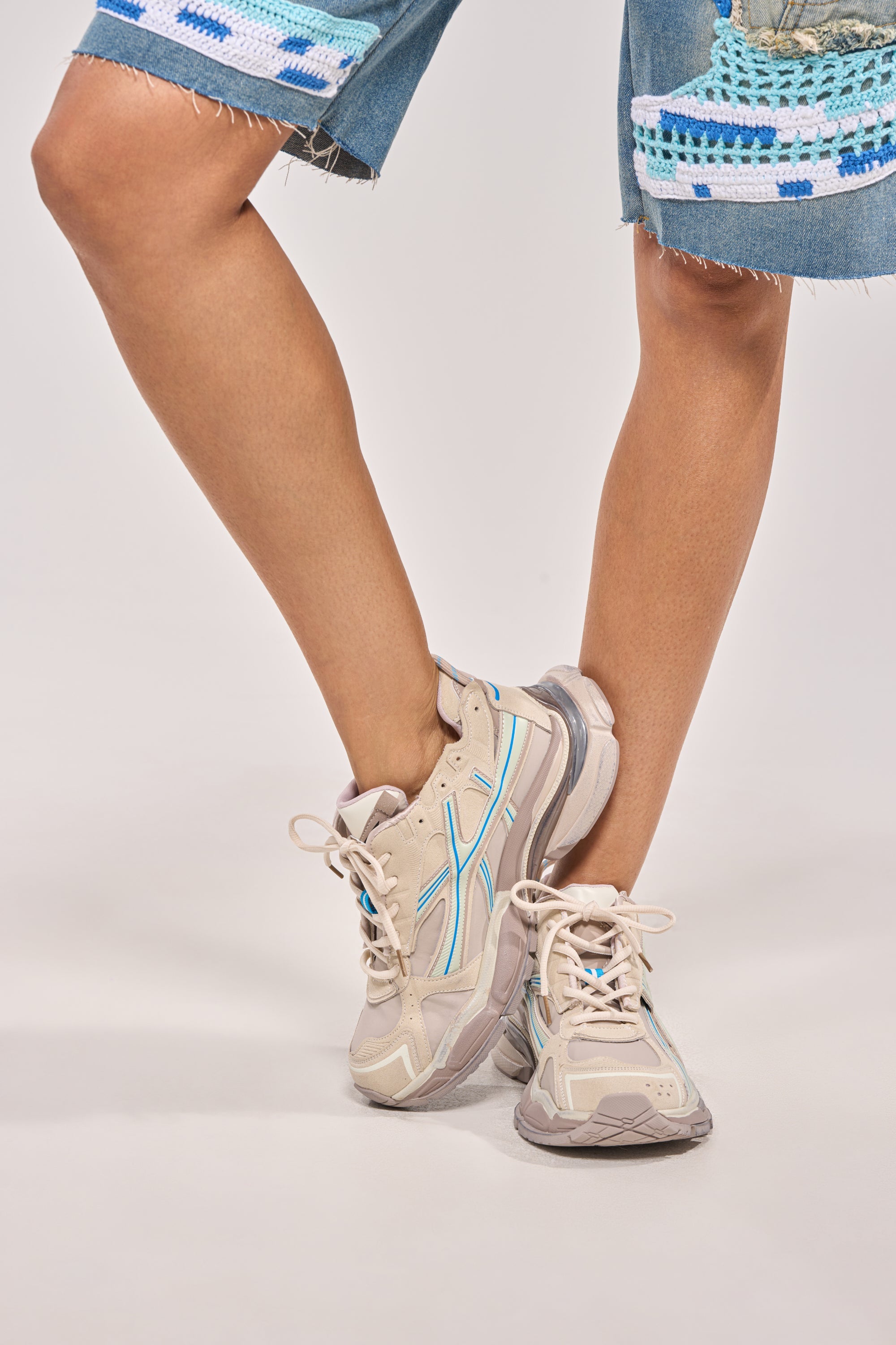 AKIRA GOLD MELAE LIGHT GREY SNEAKER