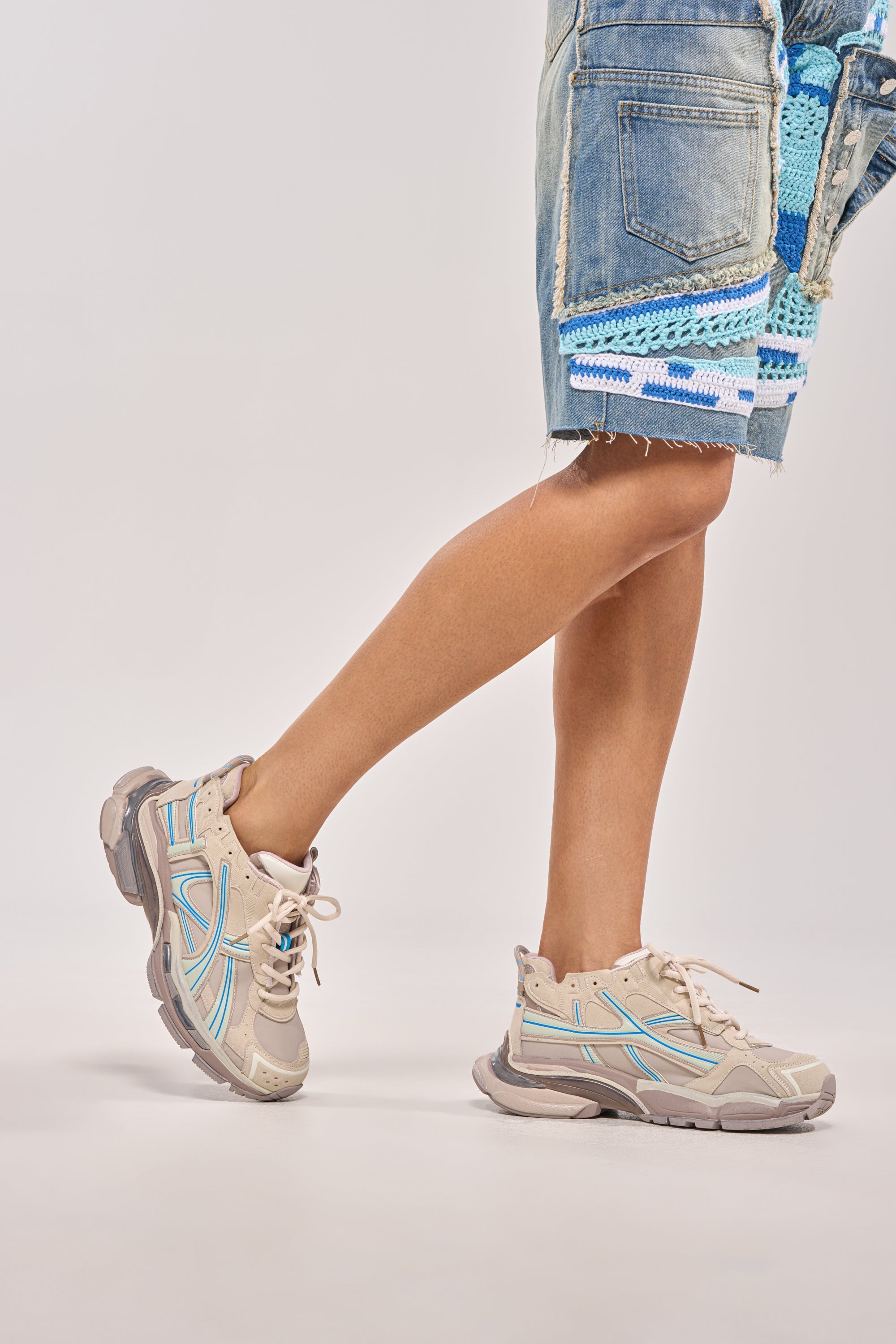 AKIRA GOLD MELAE LIGHT GREY SNEAKER