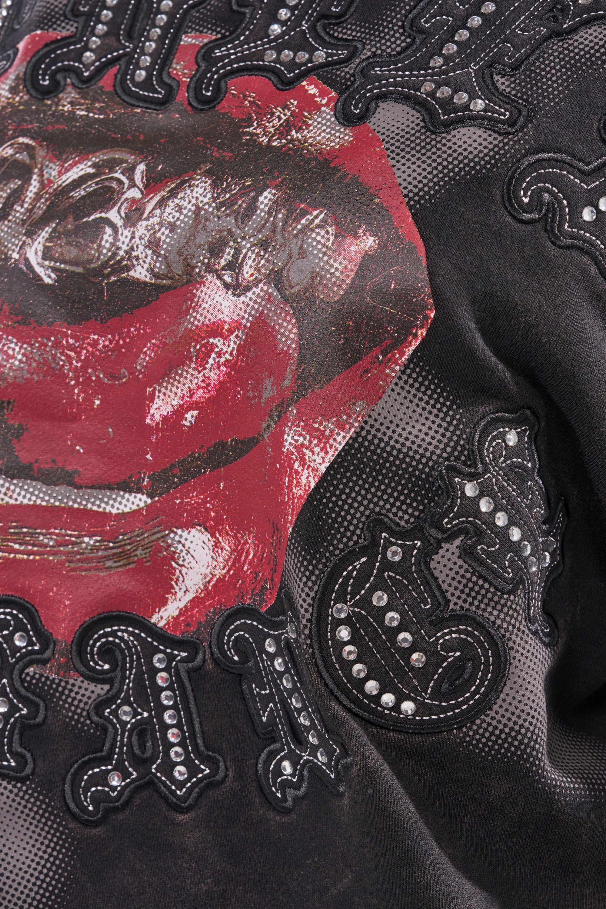 STREET ELEGANCE GRAPHIC TEE