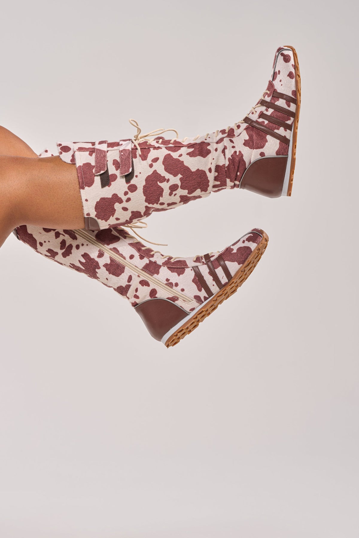 AZALEA WANG OZZY BROWN MULTI FLAT KNEE HIGH SNEAKER