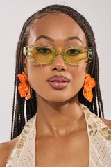 WITH A TWIST SUNGLASSES