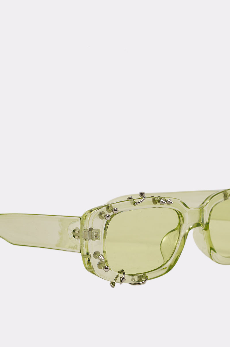 WITH A TWIST SUNGLASSES