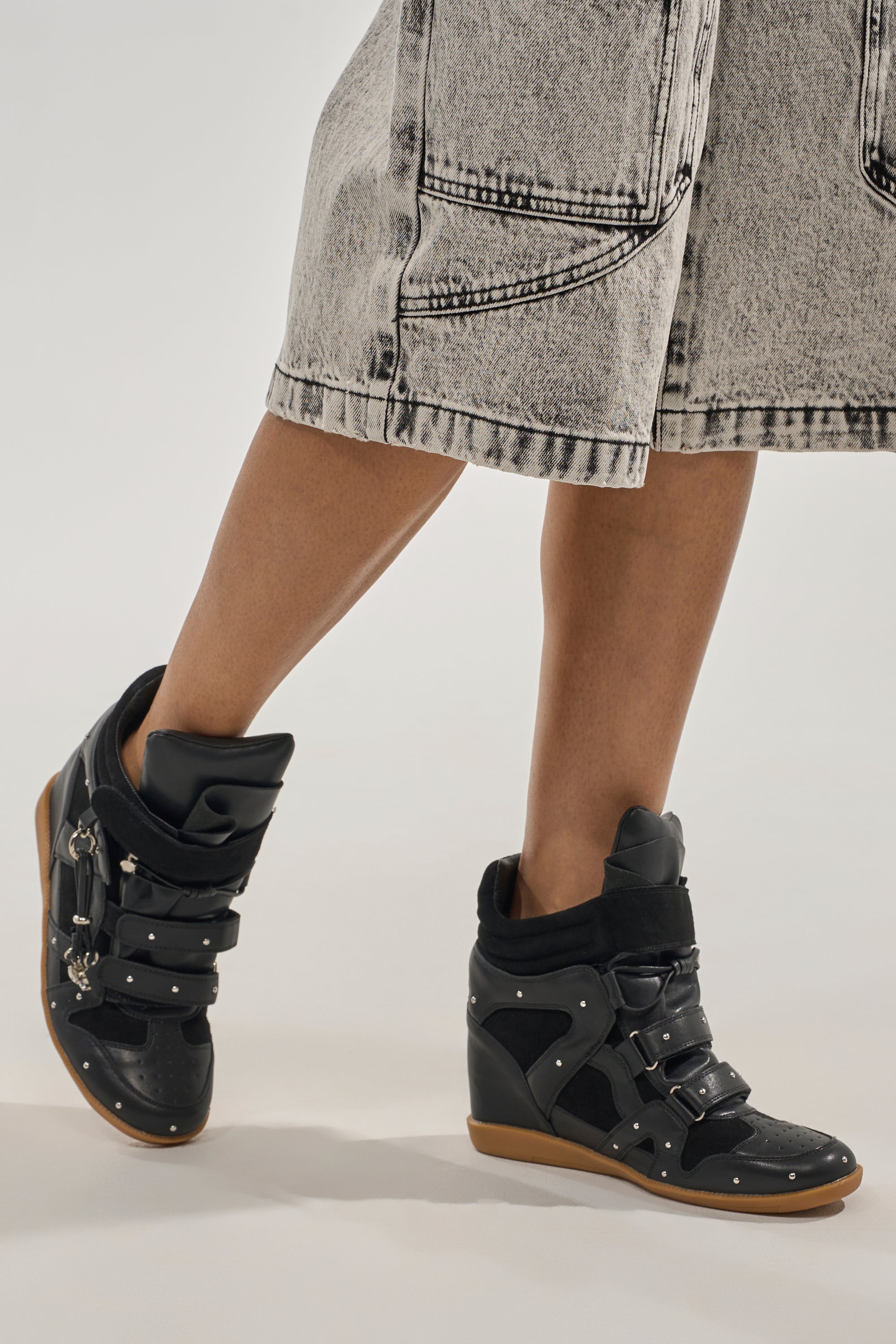 AKIRA GOLD RANGELEY BLACK SILVER HARDWARE EMBELLISHED WEDGE SNEAKER