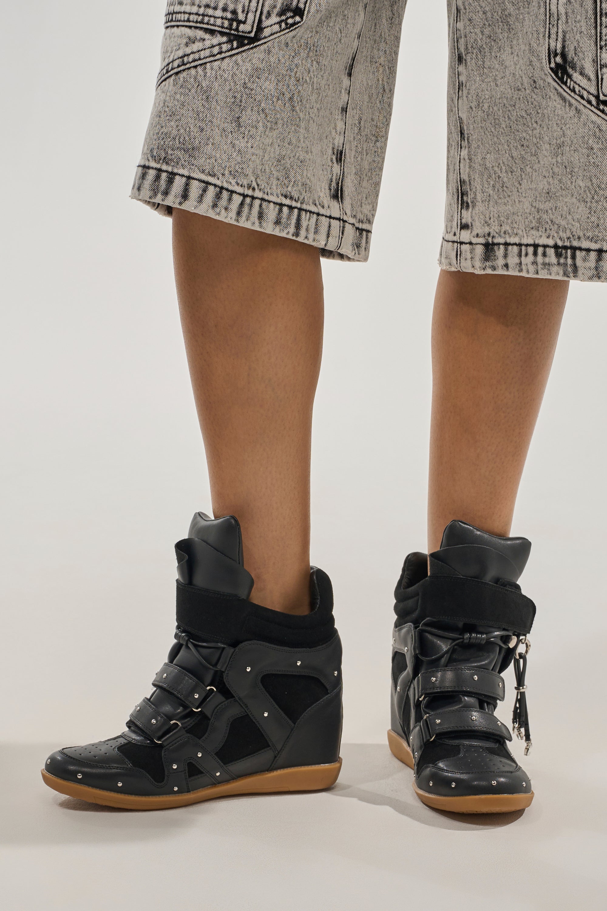 AKIRA GOLD RANGELEY BLACK SILVER HARDWARE EMBELLISHED WEDGE SNEAKER