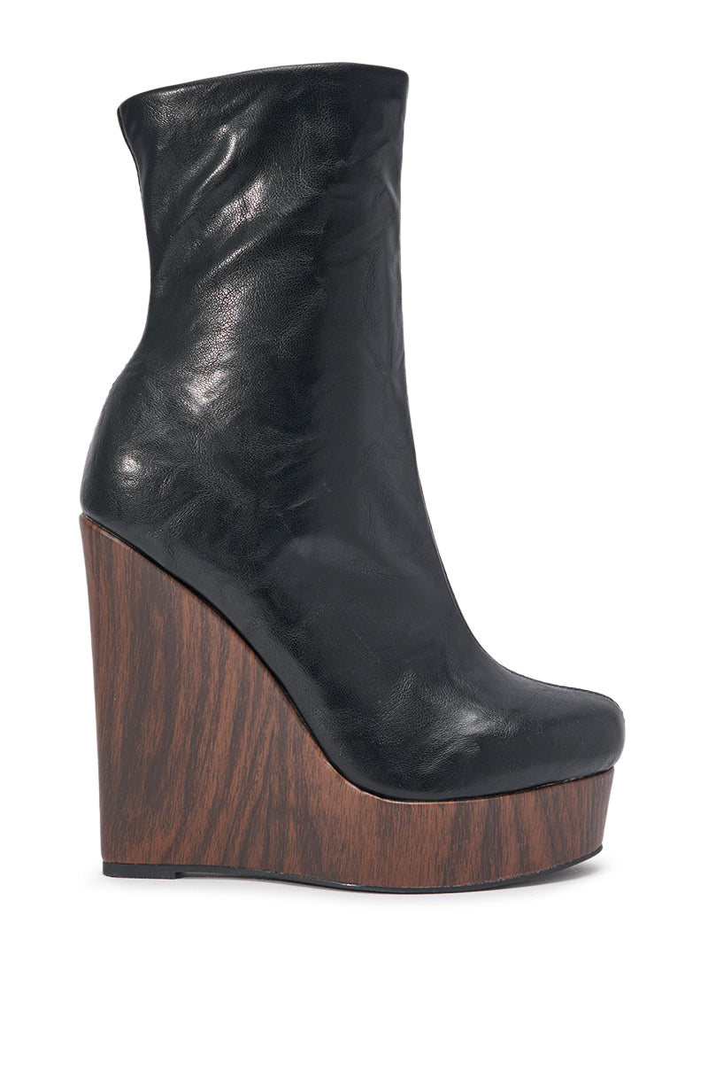 AZALEA WANG ROAD BLACK WEDGE WITH WOOD HEEL