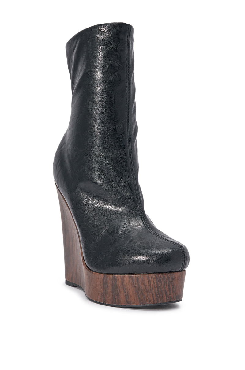 AZALEA WANG ROAD BLACK WEDGE WITH WOOD HEEL