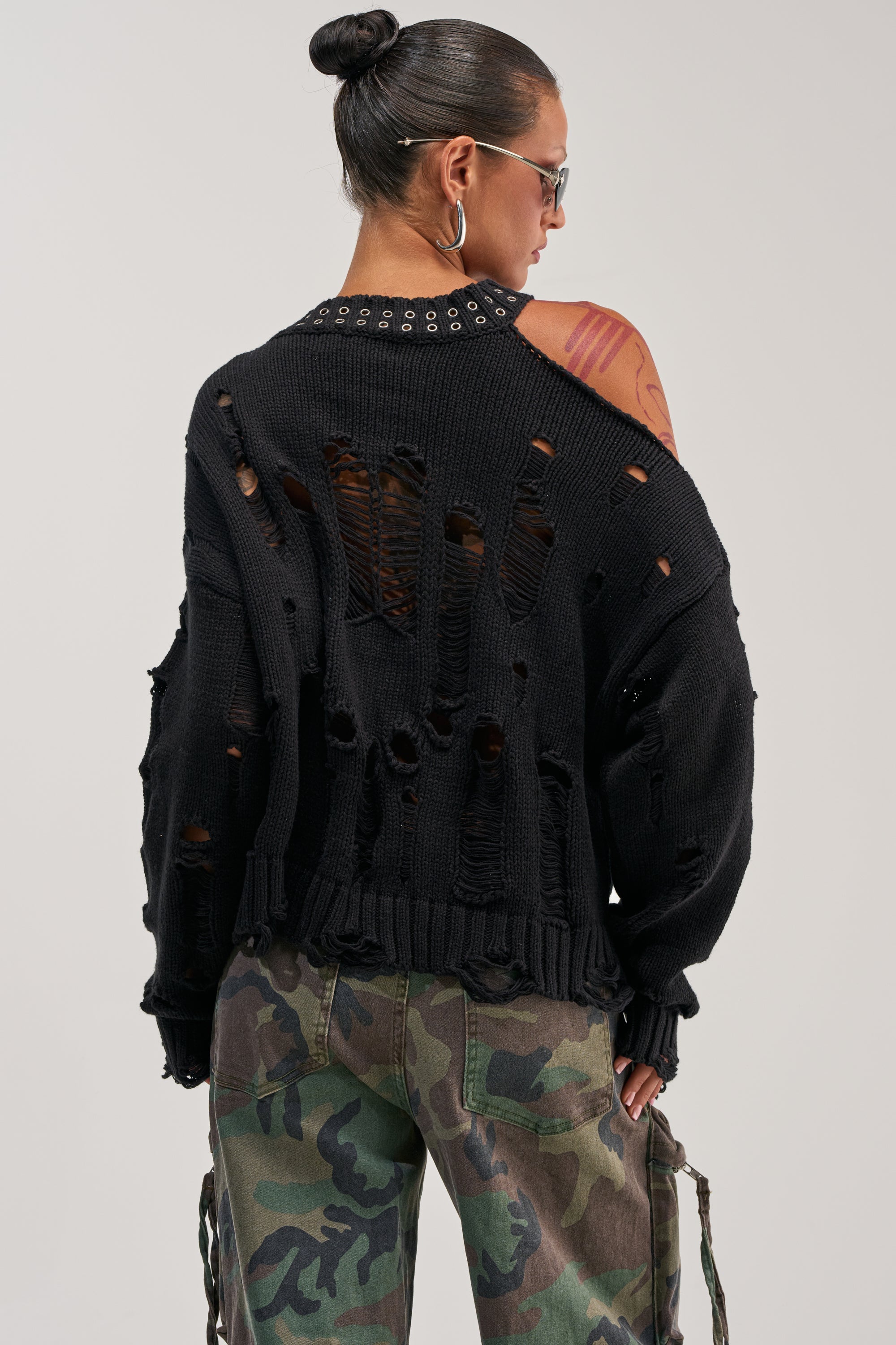CHOPPED UP DRISTRESSED SWEATER