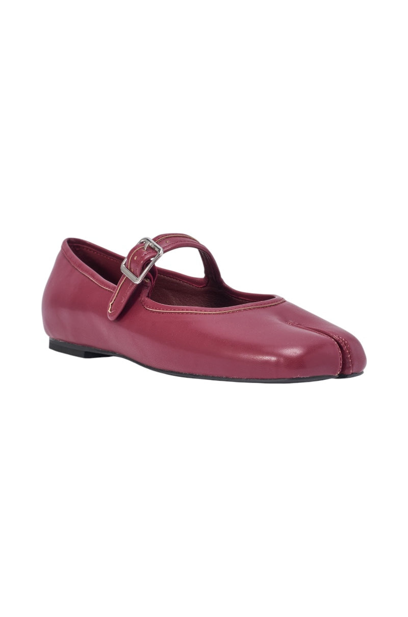 AKIRA GOLD SANG BURGUNDY PU SPLIT TOE FLAT