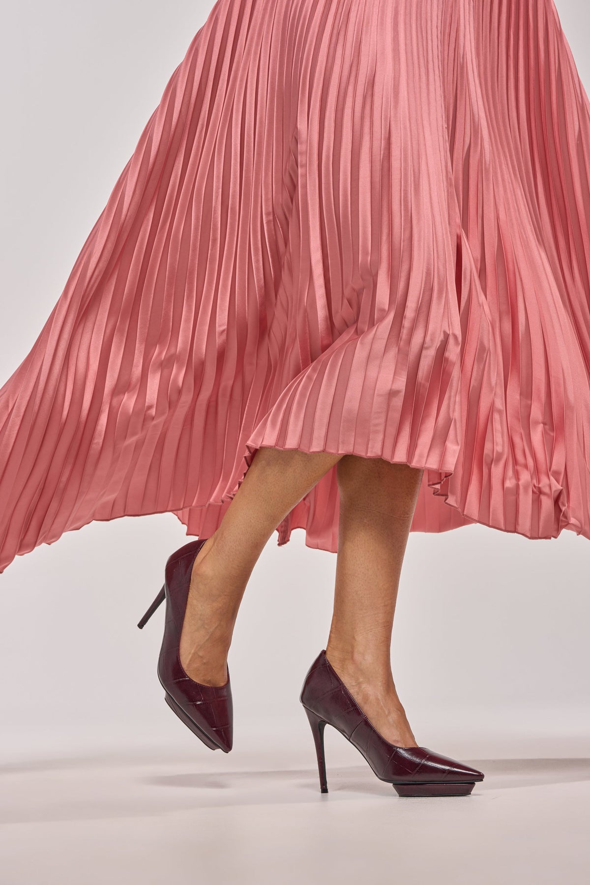 AKIRA GOLD SKYSCRAPER BURGUNDY PLATFORM STILETTO PUMP