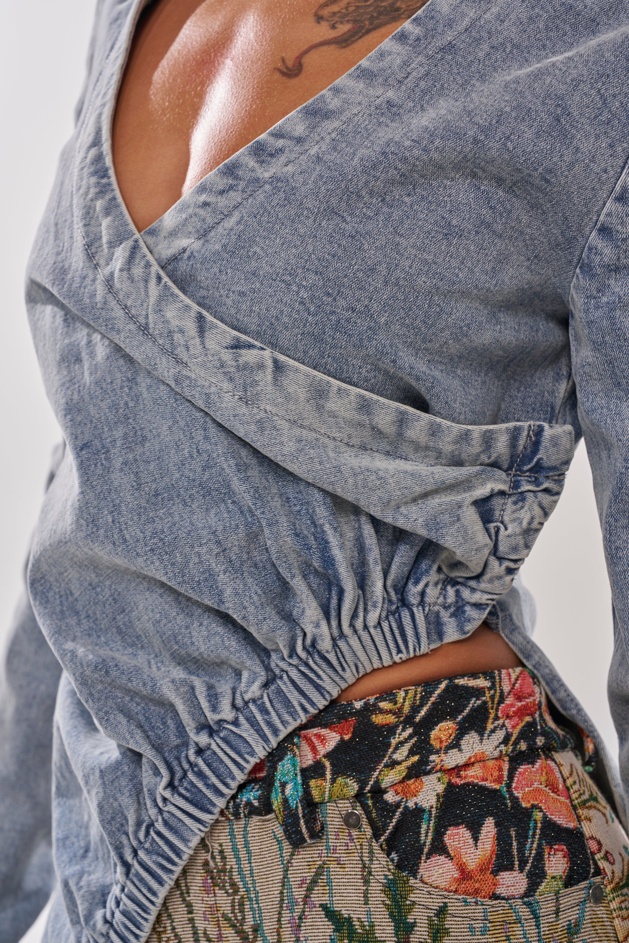 GET MY CLOSE UP EMBELLISHED BUTTON DOWN SHIRT