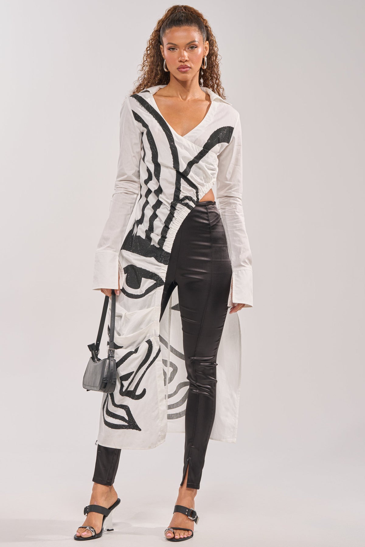 GET MY CLOSE UP EMBELLISHED BUTTON DOWN SHIRT
