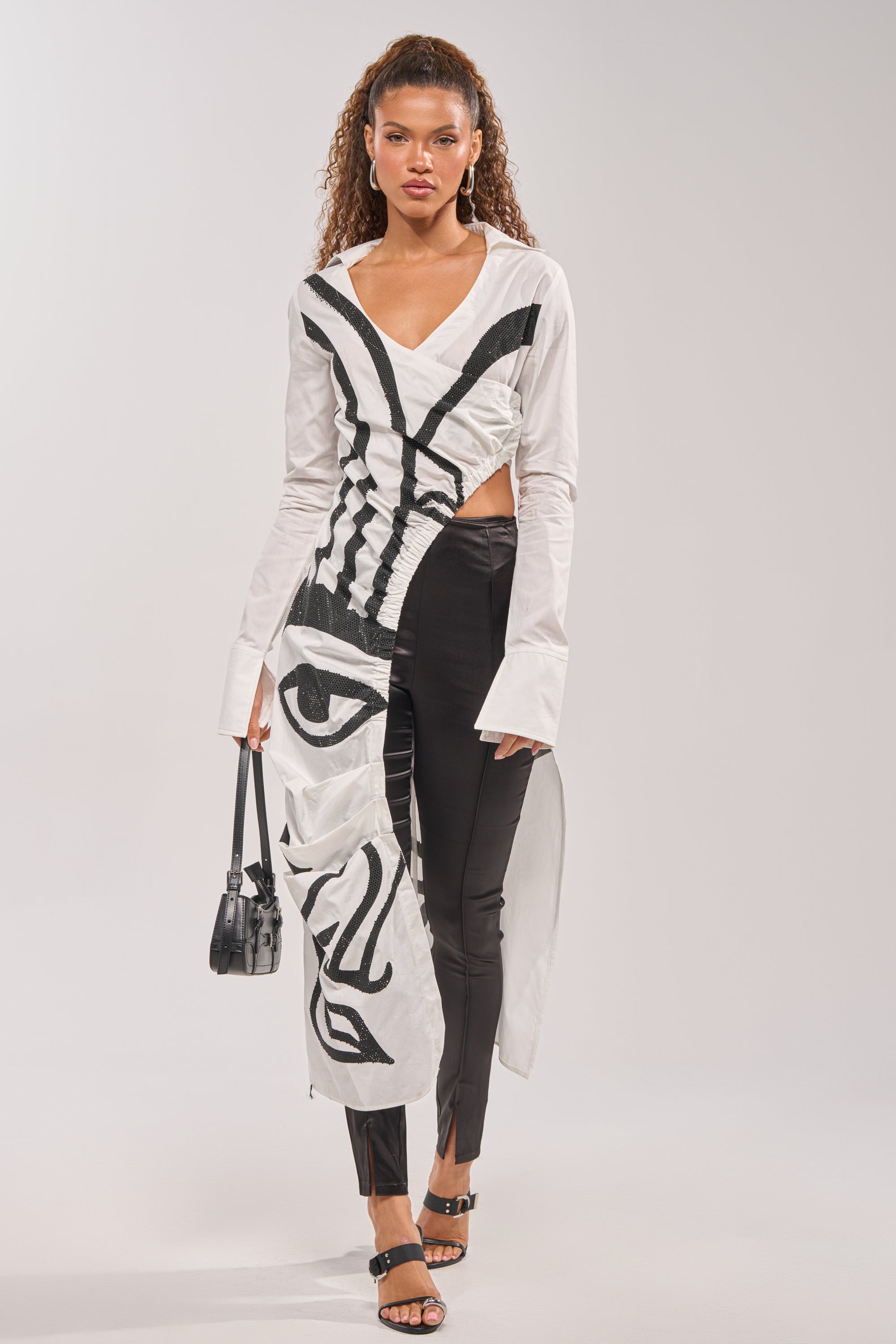 GET MY CLOSE UP EMBELLISHED BUTTON DOWN SHIRT