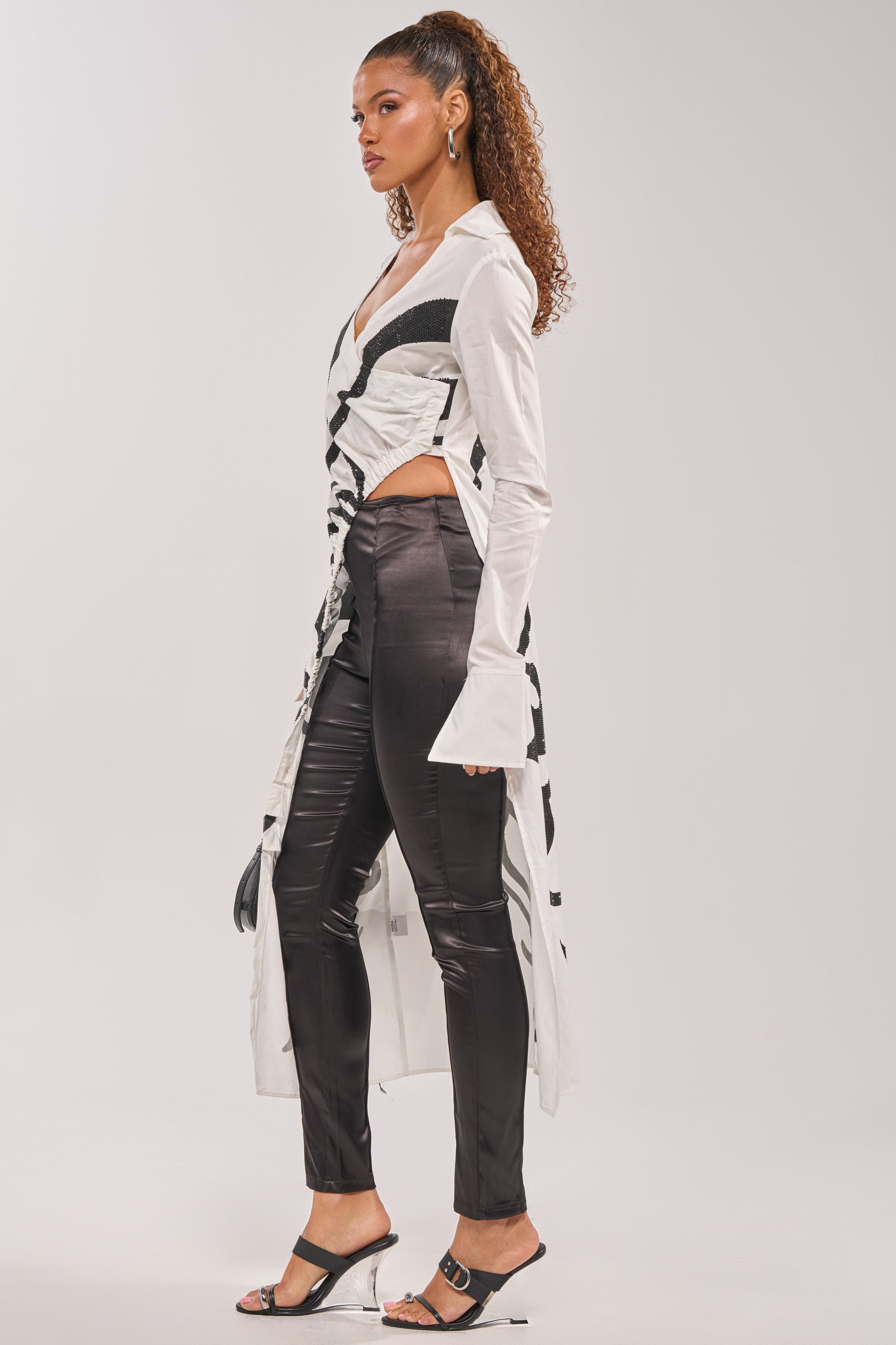 GET MY CLOSE UP EMBELLISHED BUTTON DOWN SHIRT