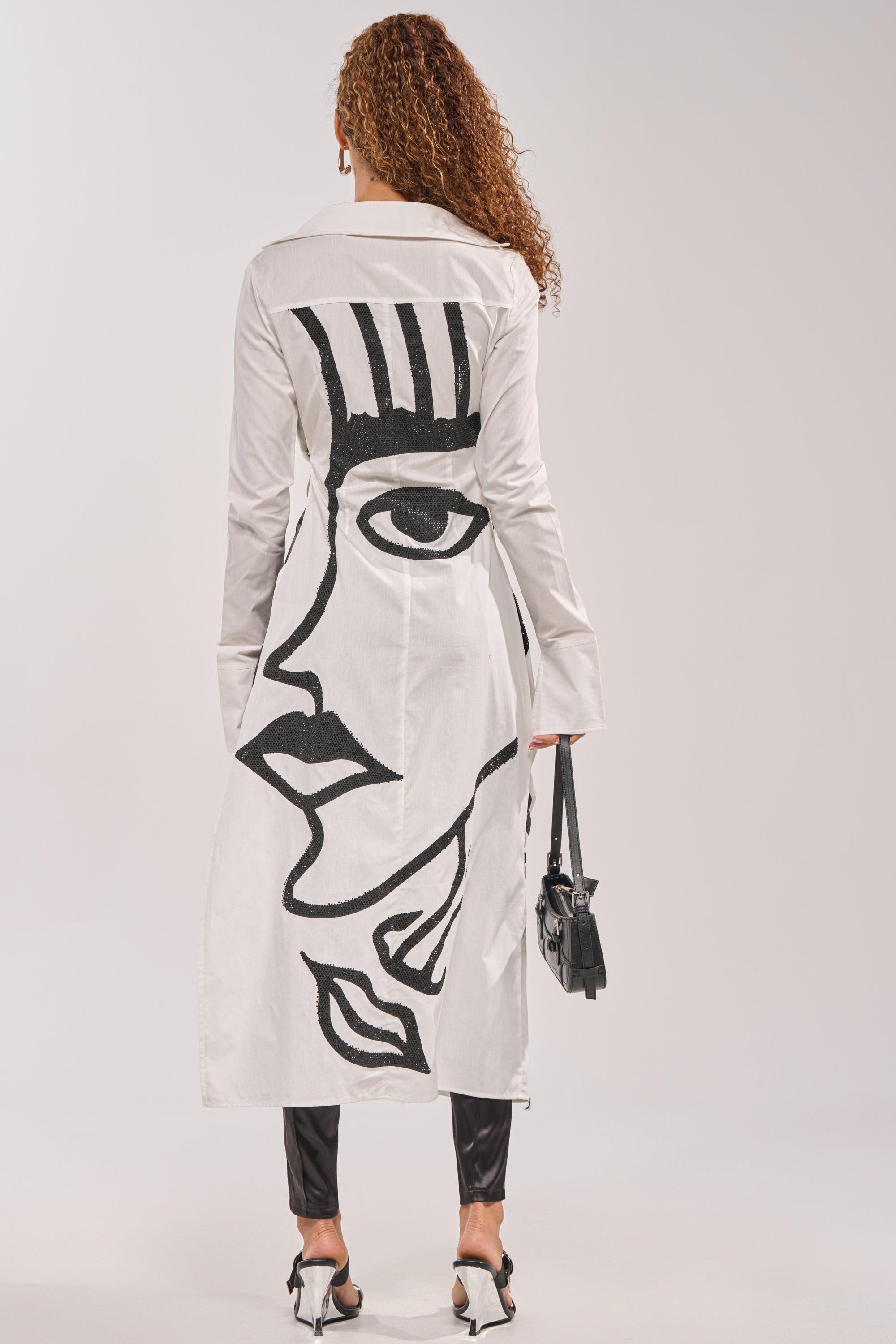 GET MY CLOSE UP EMBELLISHED BUTTON DOWN SHIRT