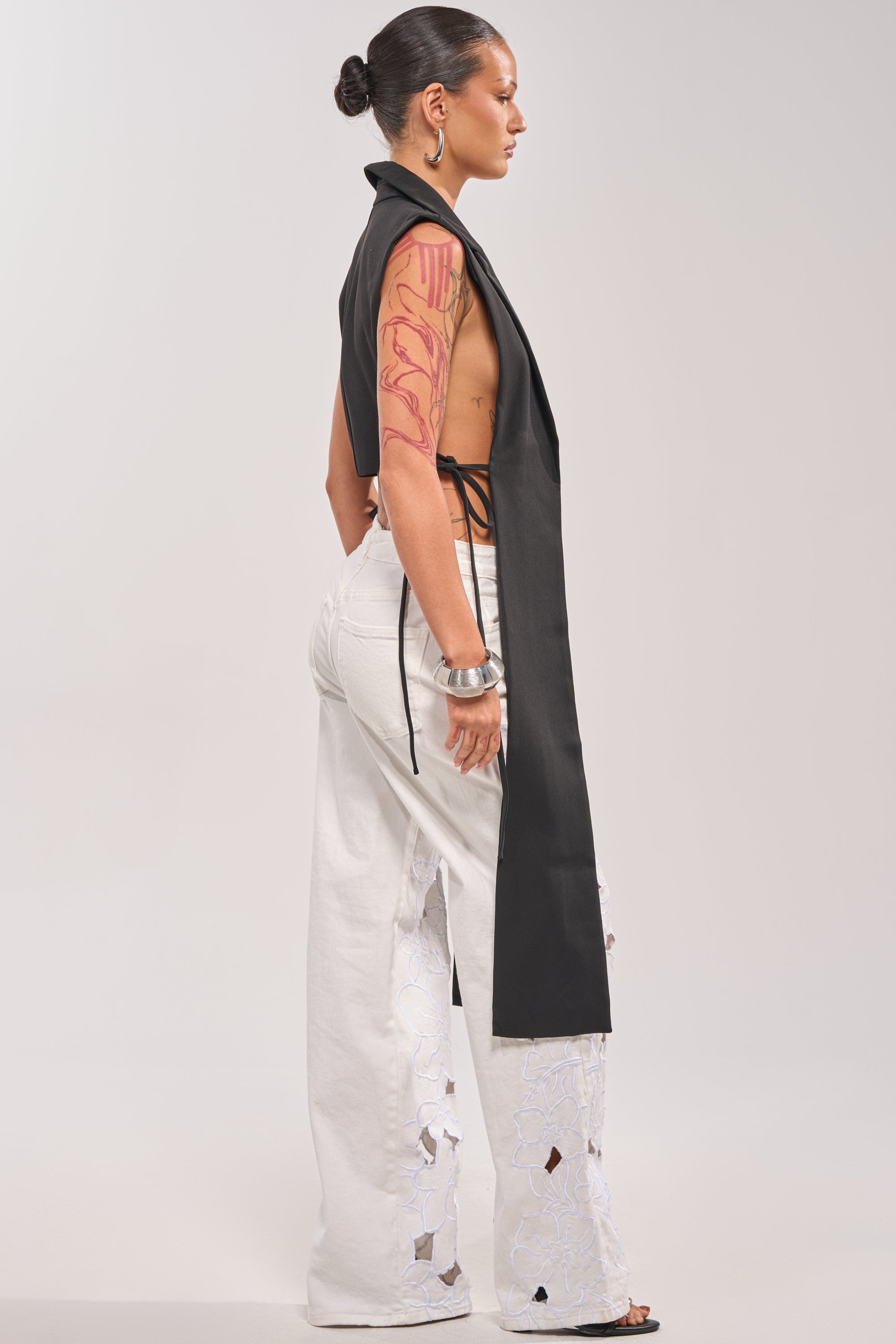 HONEY HONEY TIE VEST IN BLACK
