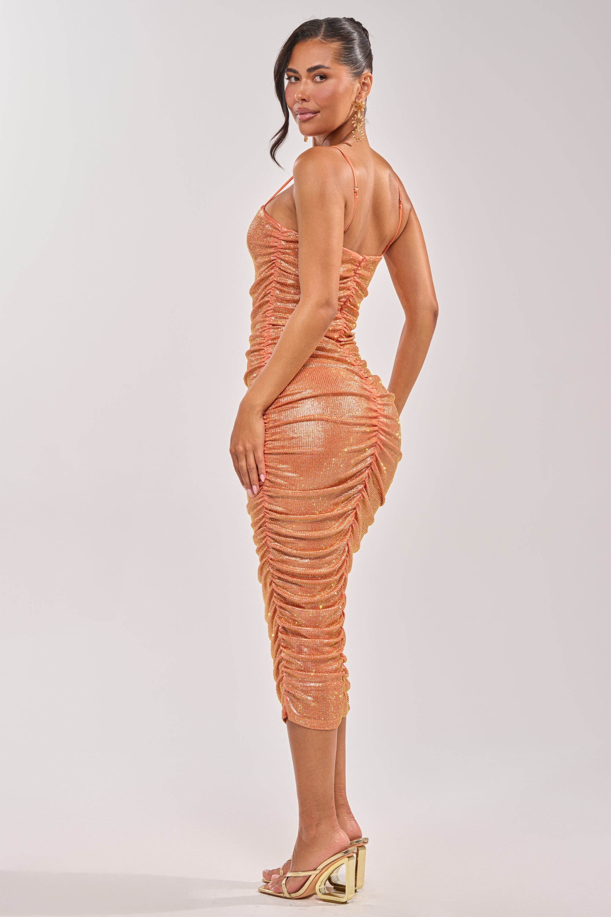 KILL THE LIGHTS STRAPLESS RHINESTONE MIDI DRESS IN PEACH BELLINI