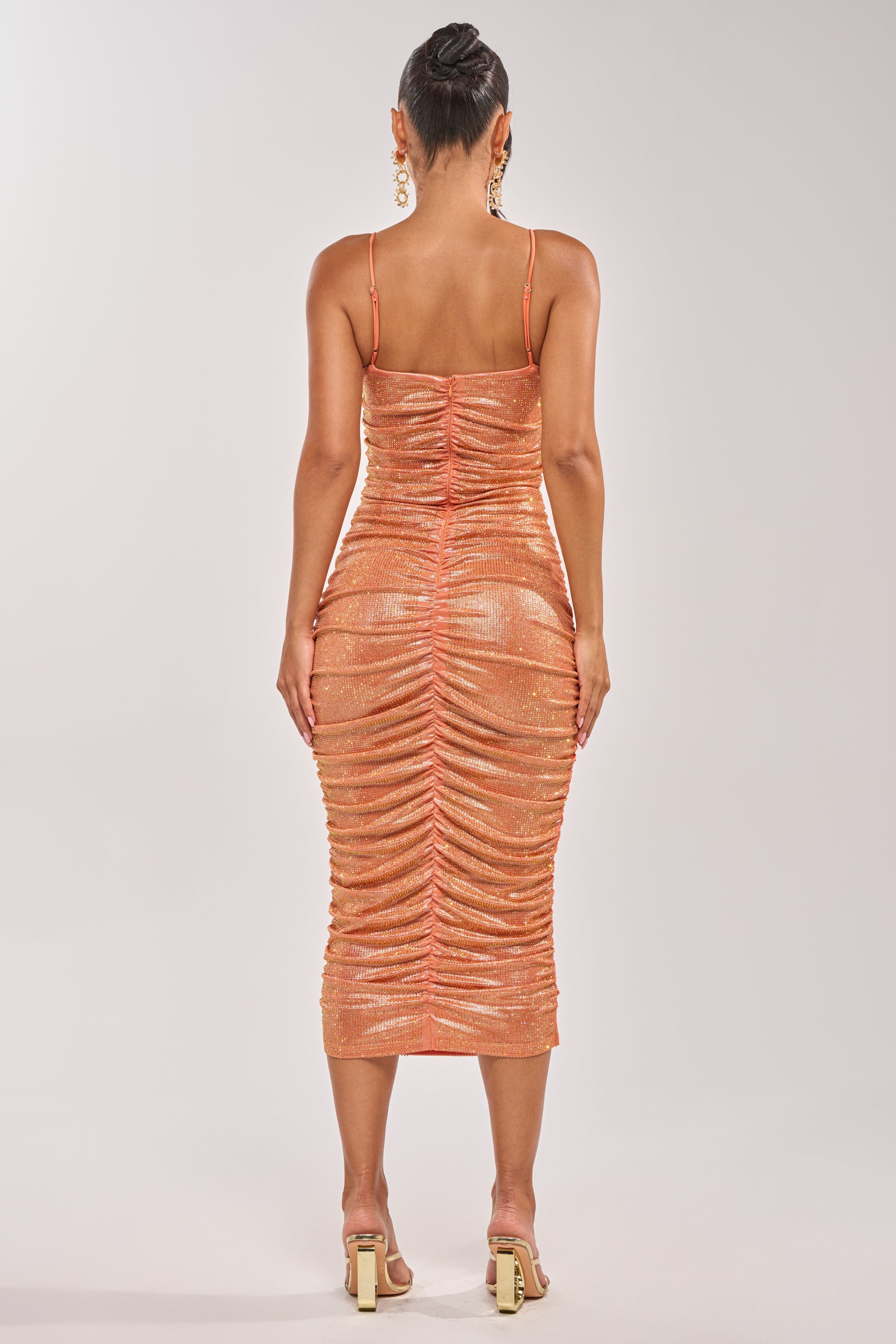 KILL THE LIGHTS STRAPLESS RHINESTONE MIDI DRESS IN PEACH BELLINI